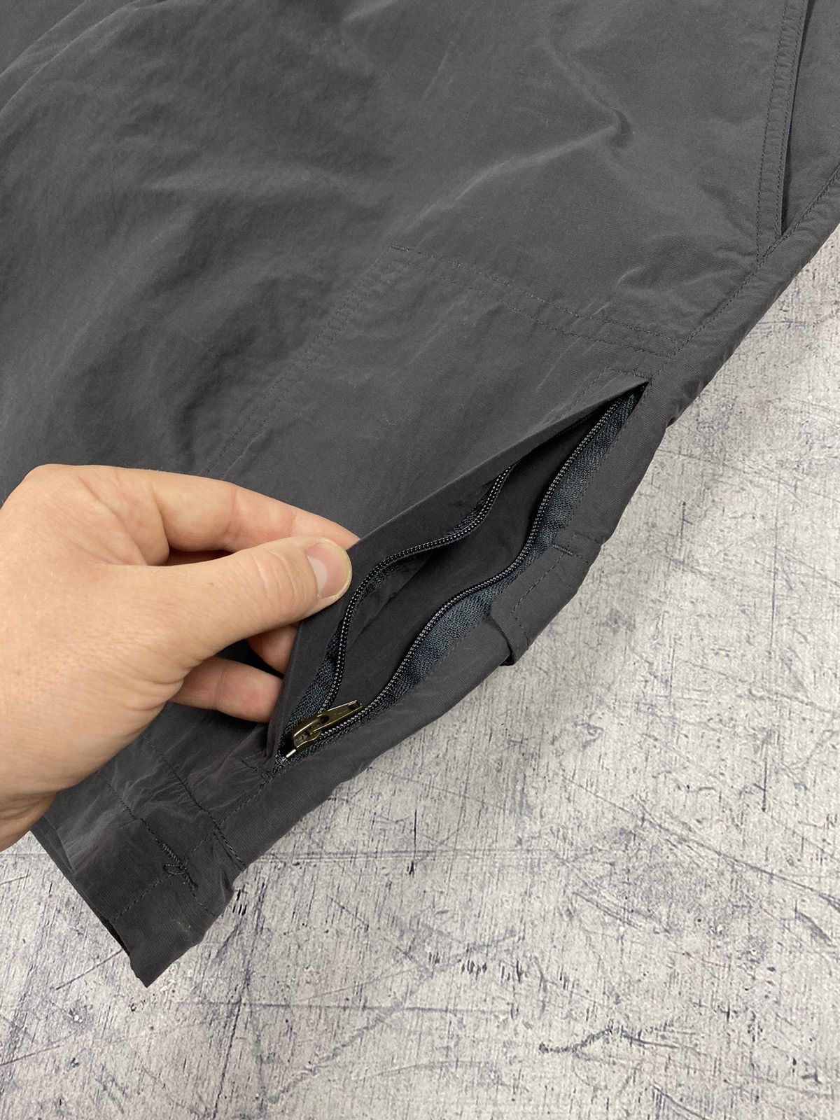 Fjallraven × Vintage Vintage Fjallraven Karl Zip Trekking Cargo Outdoor Shorts Size US 35 - 8 Thumbnail