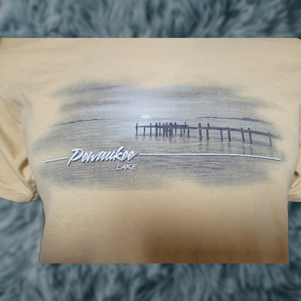 Gildan VTG Pewaukee Lake Wisconsin WI Graphic T Shirt Fishing Pier Medium Shirts Men Yellow Cotton Regular Graphic Tee Nature Nautical 90s Size US M / EU 48-50 / 2 - 1 Thumbnail