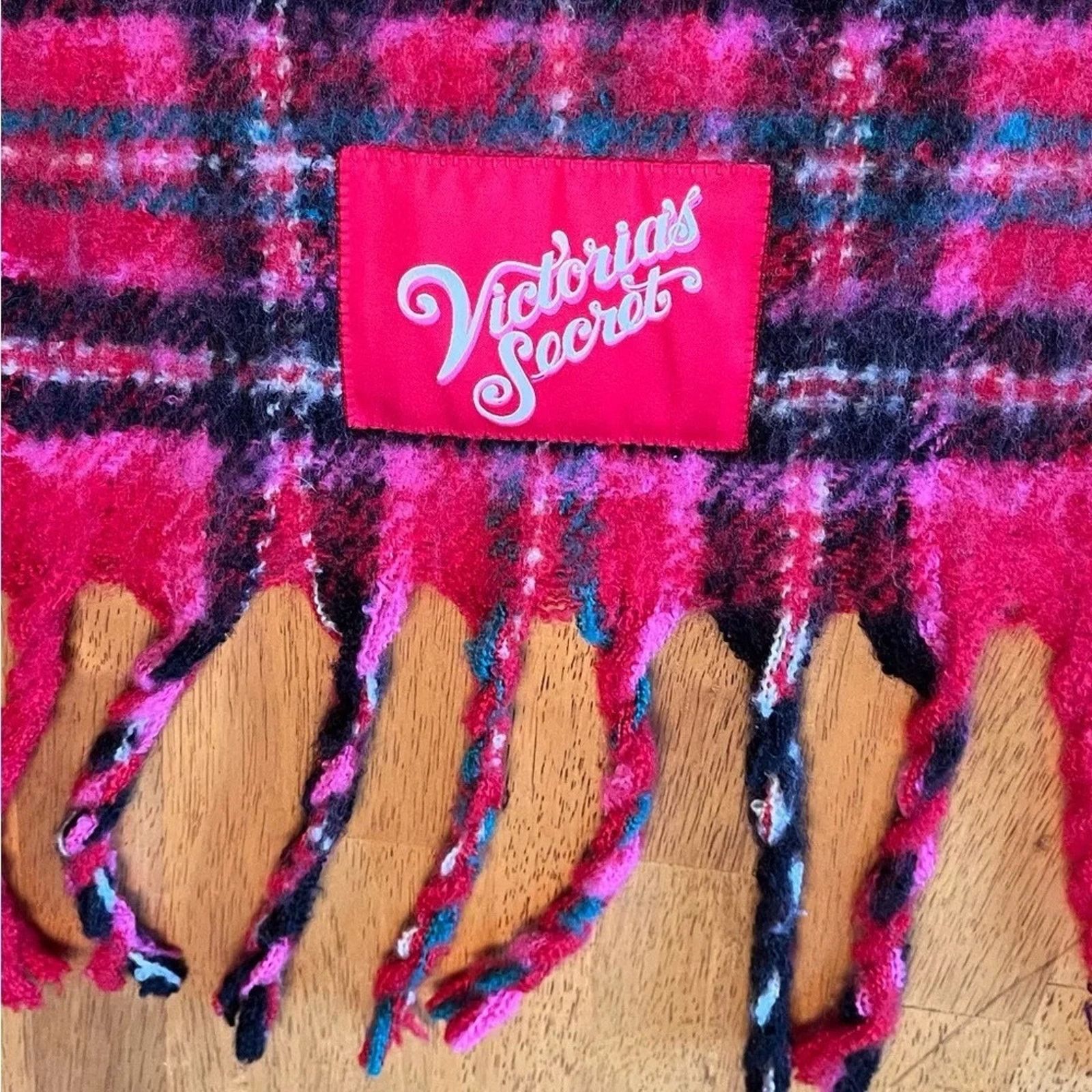 Victoria's Secret Victoria’s Secret scarf, new with tags Size ONE SIZE - 1 Thumbnail