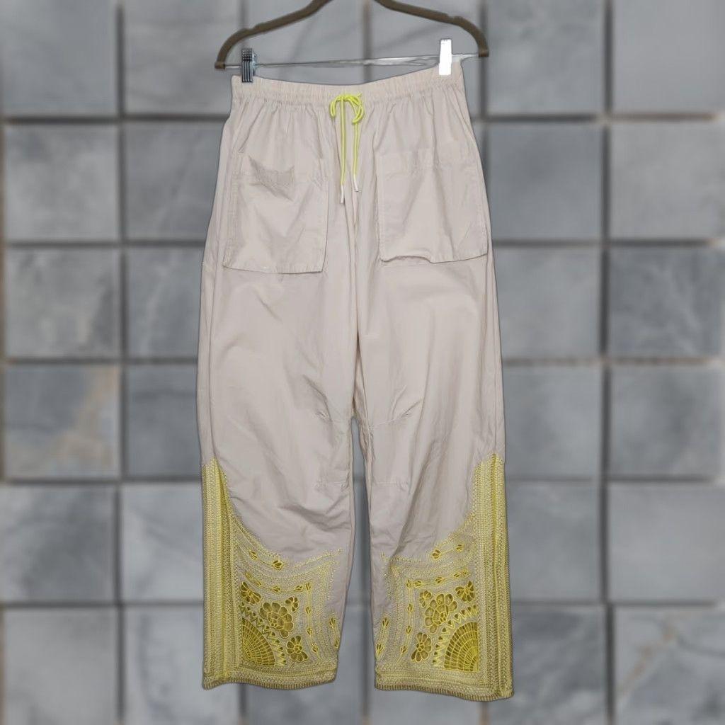 Free People NWT Free People Movement Fly By Night Embroidered Ivory Cargo Pants XS Women's Track Pants NWT Free People Movement Ivory Cargo Pants XS Women Size 26" / US 2 / IT 38 - 1 Thumbnail