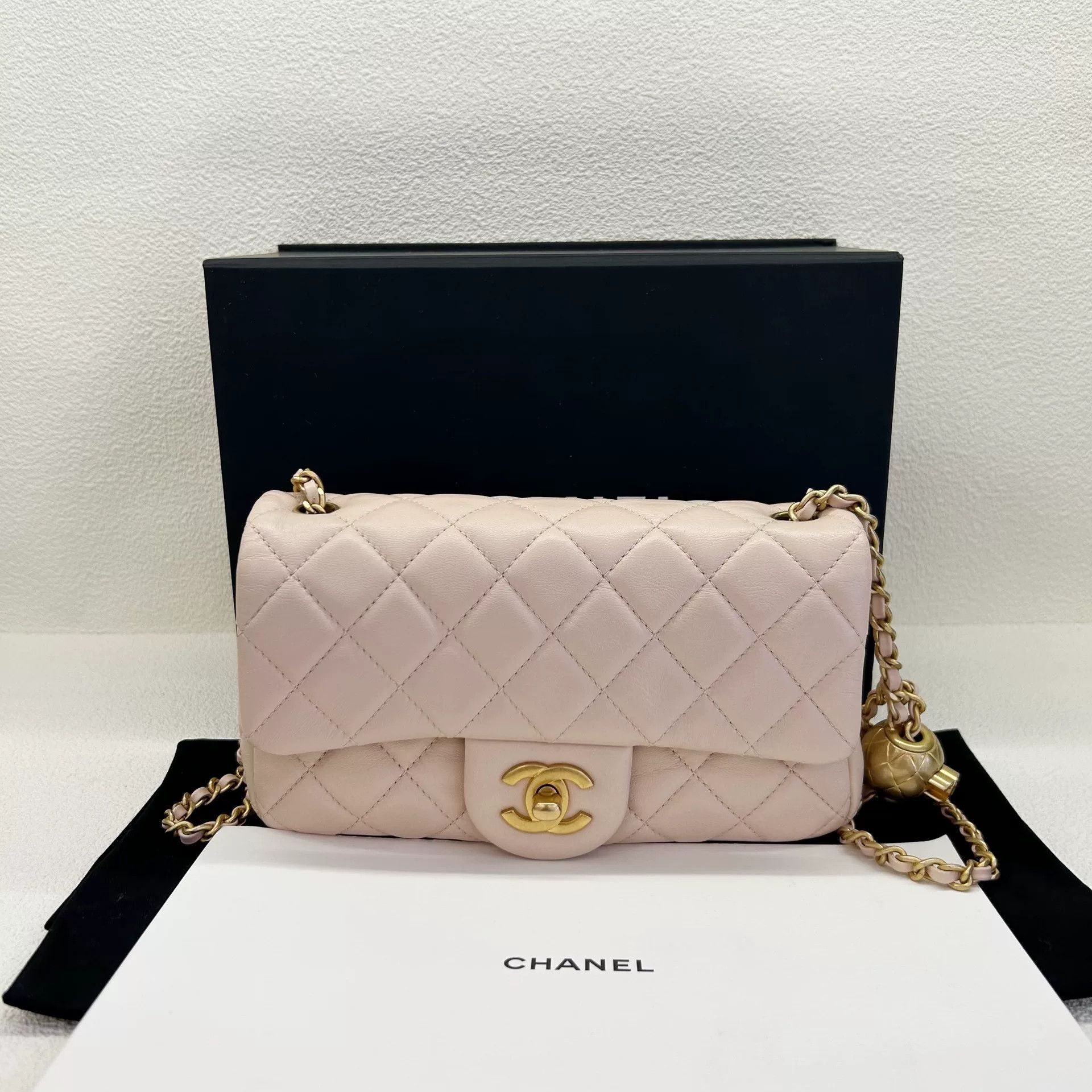Chanel Pre-loved Bag Very good condition Size ONE SIZE - 1 Thumbnail