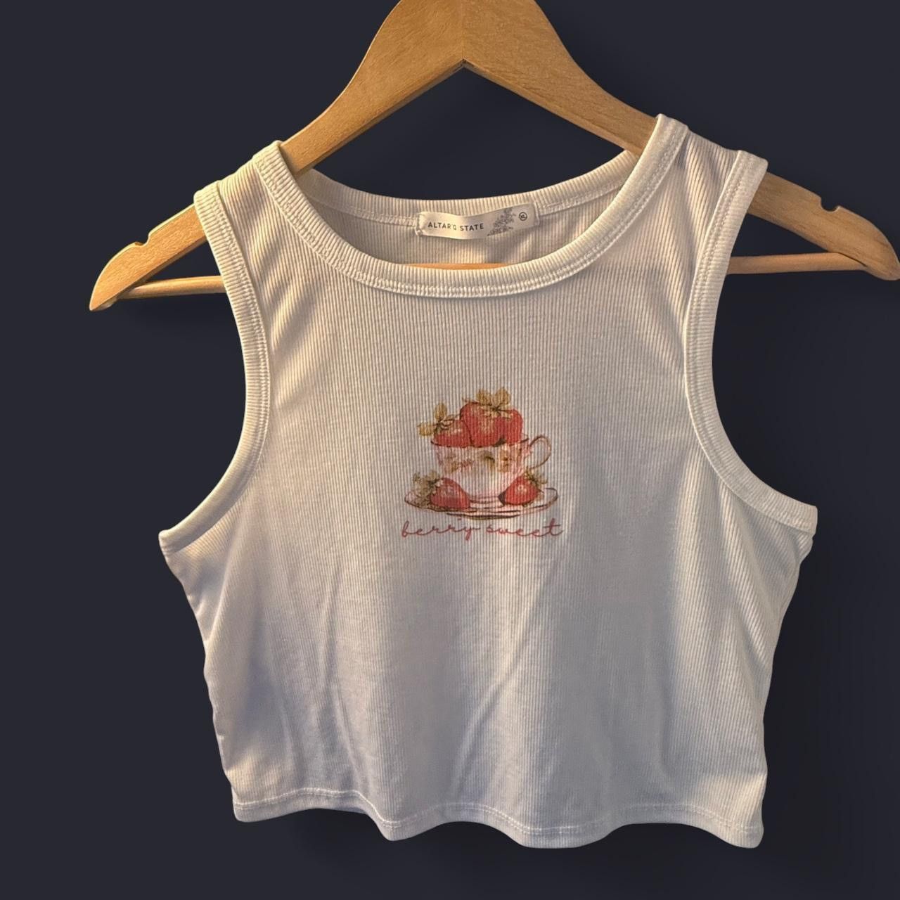 Other Altered State White cropped tank top with strawberry design Size XL / US 12-14 / IT 48-50 - 1 Thumbnail