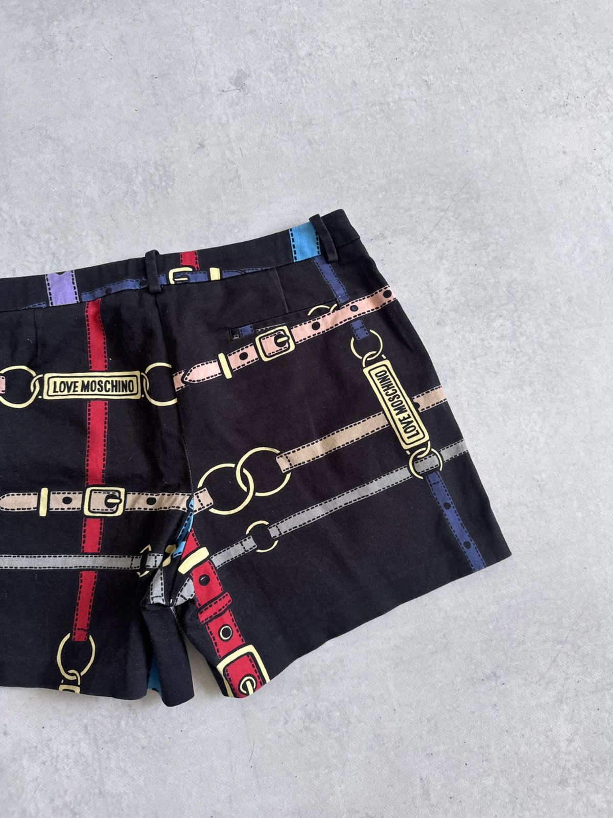 Love Moschino Rare Love Moschino Belt Print Y2K Women Shorts Cropped Vibe Size 28" / US 6 / IT 42 - 10 Thumbnail