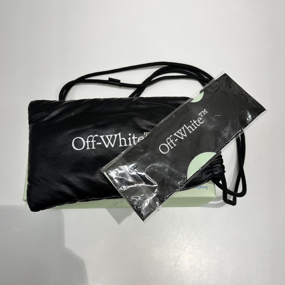 Off-White Off-White Atlantic Cut-Out Detail Square Frame Sunglasses Size ONE SIZE - 8 Thumbnail
