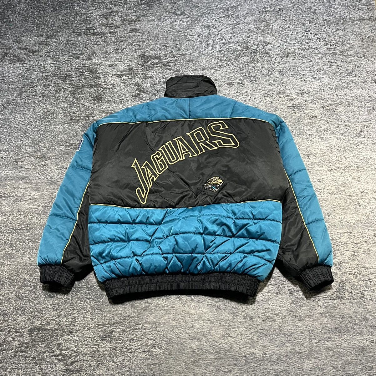 Pro Player VINTAGE 90s JACKSONVILLE JAGUARS PRO PLAYER PUFFER JACKET Size US L / EU 52-54 / 3 - 2 Thumbnail