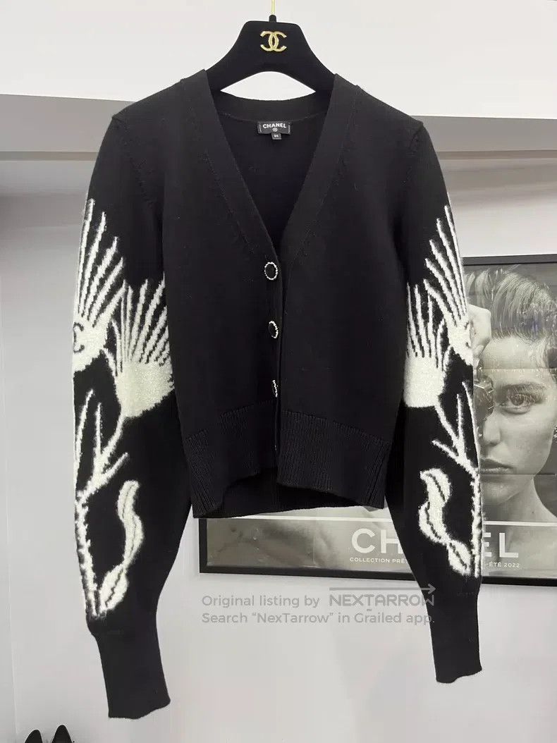 Chanel Chanel Castle black and white colour-block knitted cardiga Size XXS / US 00 / IT 34 - 1 Thumbnail