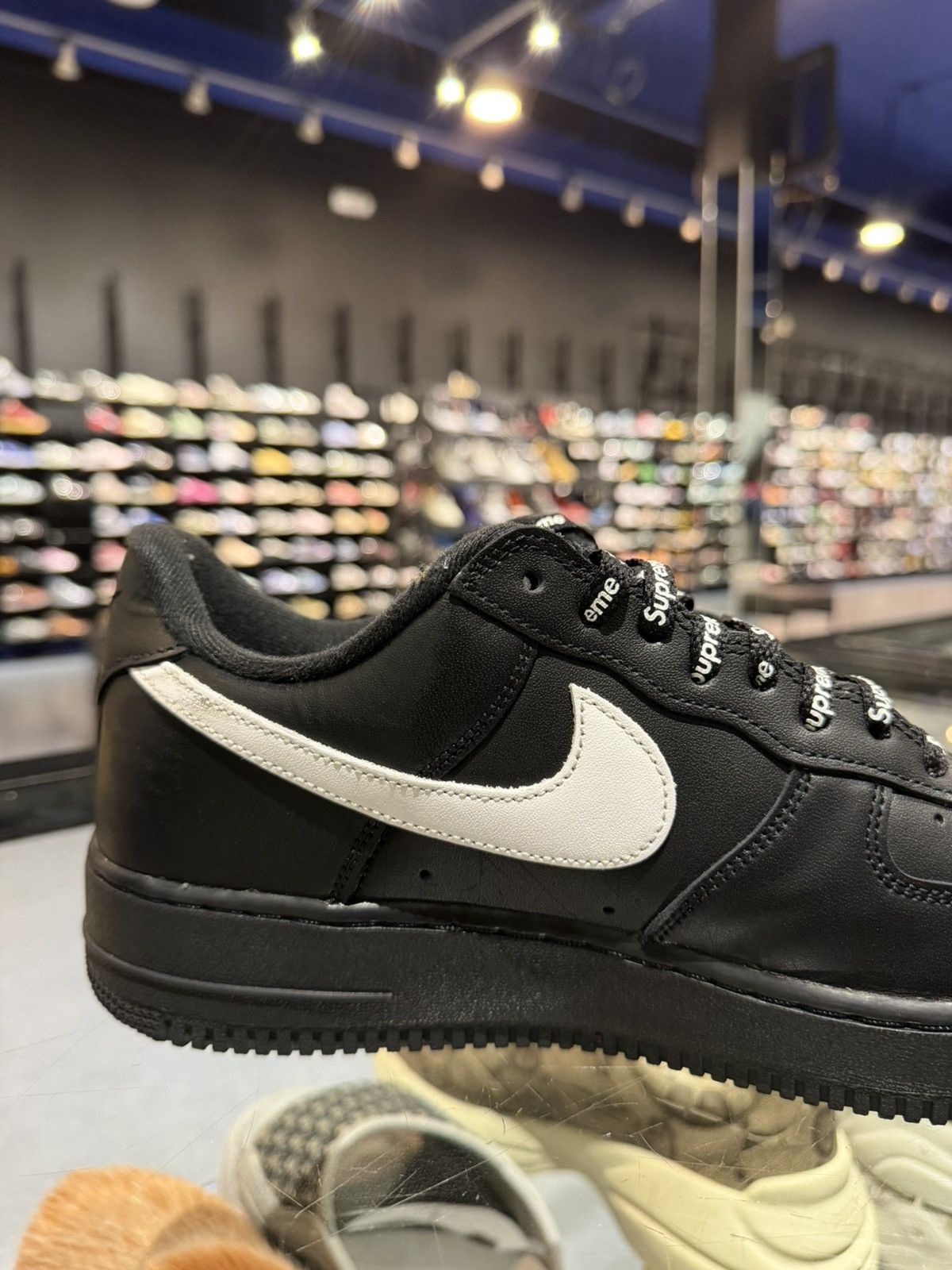 Supreme Size 9.5 - Supreme Air Force Low Black Size US 9.5 / EU 42-43 - 8 Thumbnail
