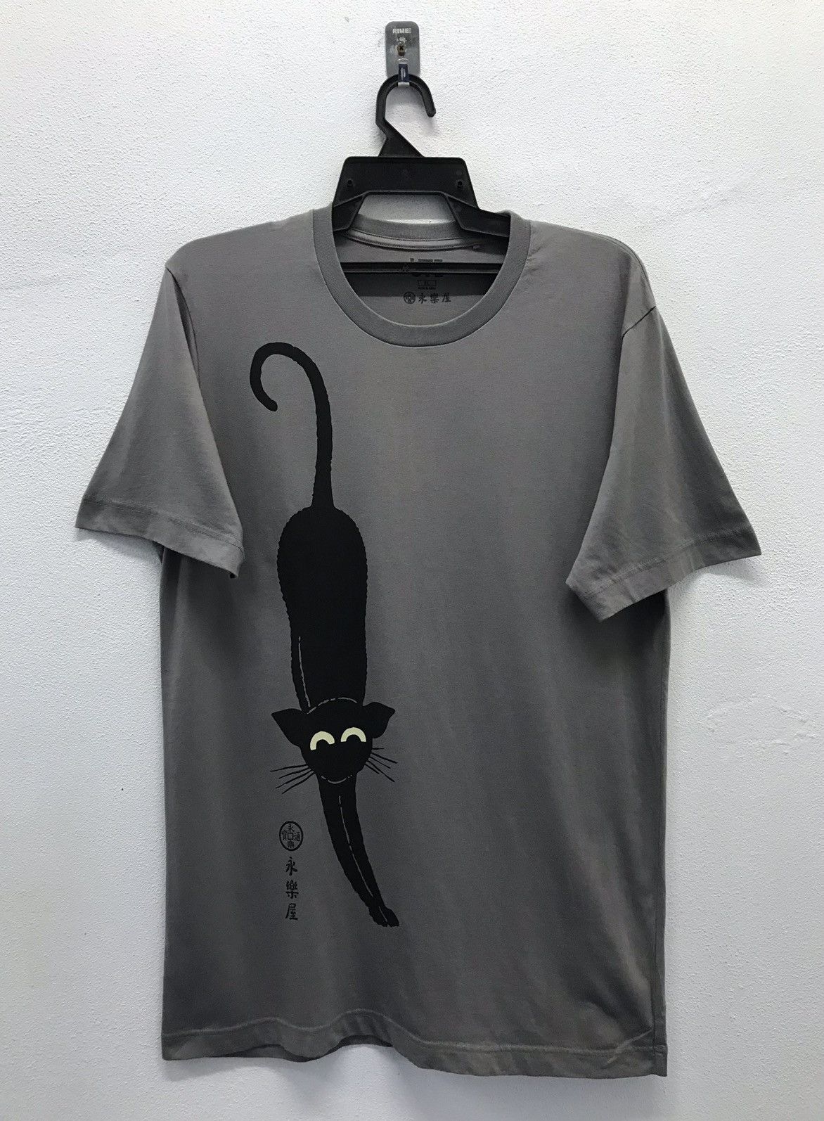 Japanese Brand × Uniqlo × Vintage Vintage Uniqlo Black Cat Shirt Size US XL / EU 56 / 4 - 1 Thumbnail