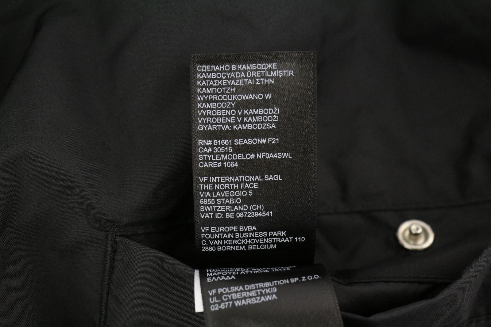 The North Face TELEGRAPHIC COACHES 2XL Black Windwall Snap Unisex 84370 Size US XXL / EU 58 / 5 - 9 Thumbnail