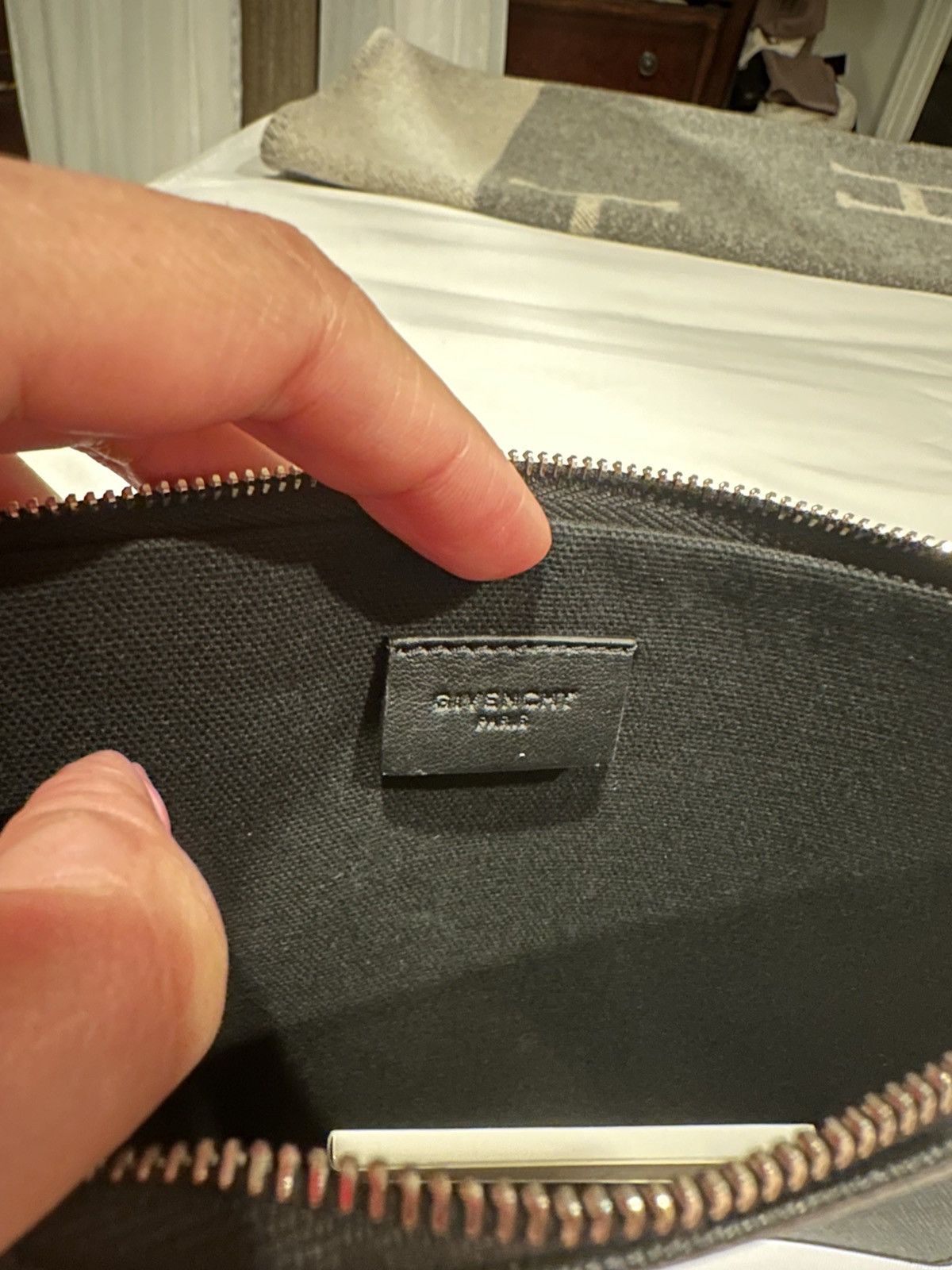 Givenchy Givenchy Black Messenger Pouch Size ONE SIZE - 7 Thumbnail