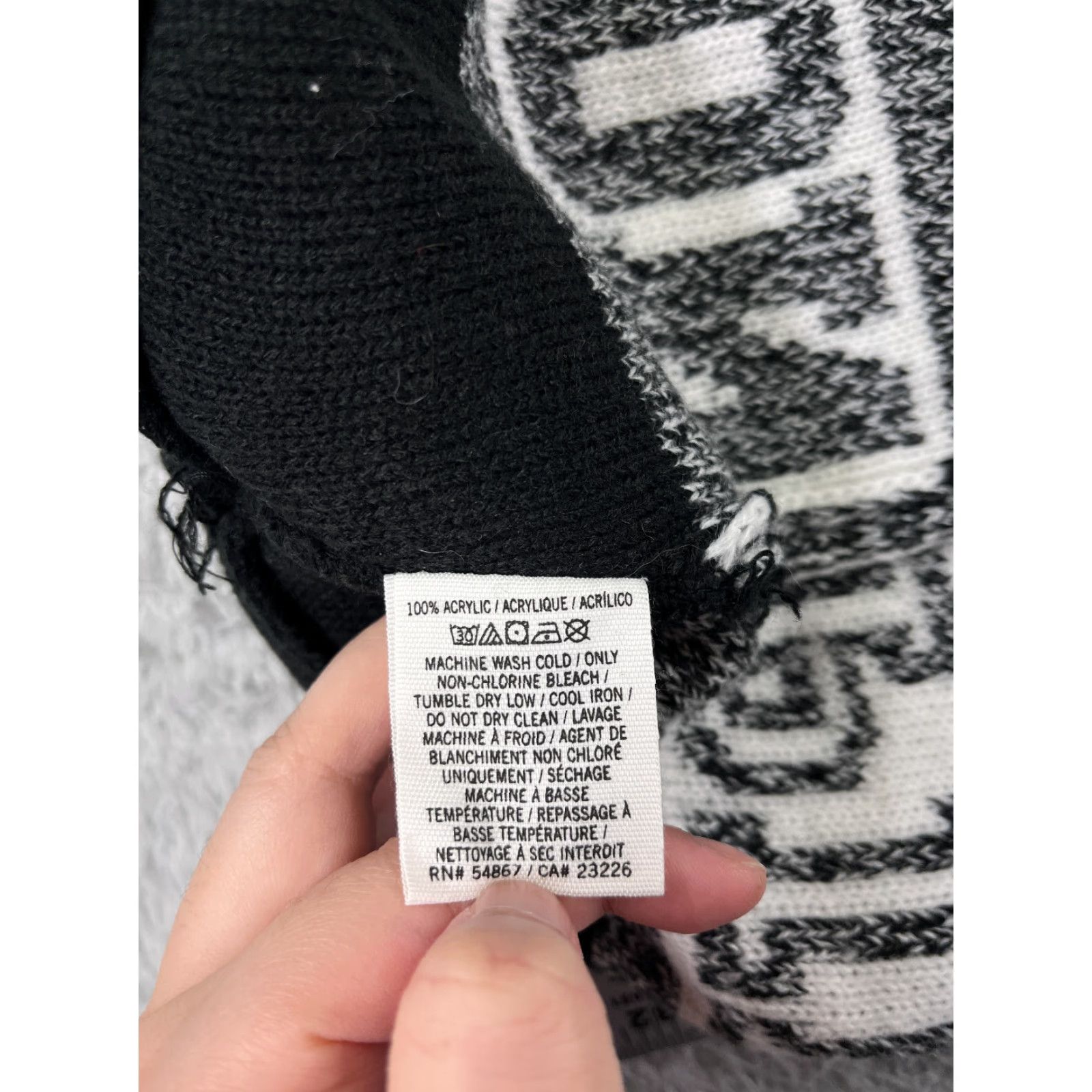 Victoria's Secret Victoria's Secret Beanie Adult One Size Black White Pom PINKNATION Acrylic Size ONE SIZE - 8 Thumbnail