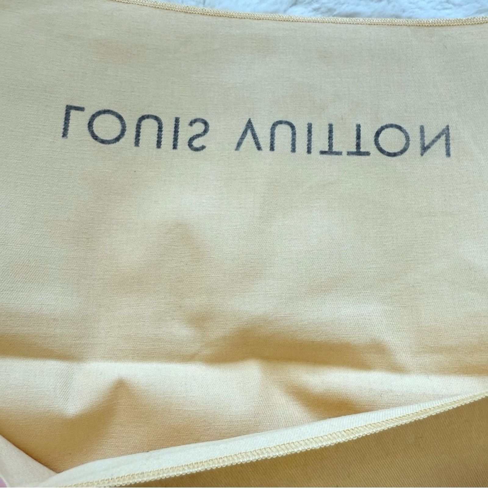 Louis Vuitton Louis Vuitton dust bag Authentic Size ONE SIZE - 2 Thumbnail