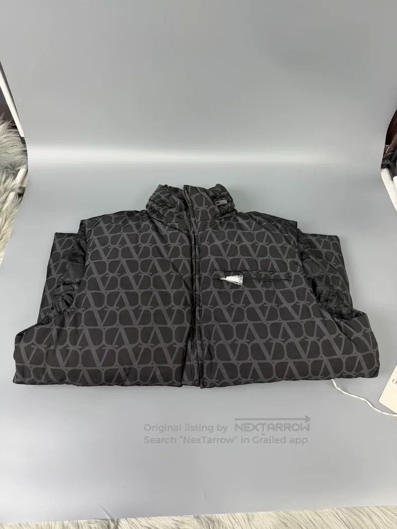 Valentino Valentino Monogram print stand-up collar zipper sleeveless Size US S / EU 44-46 / 1 - 3 Thumbnail