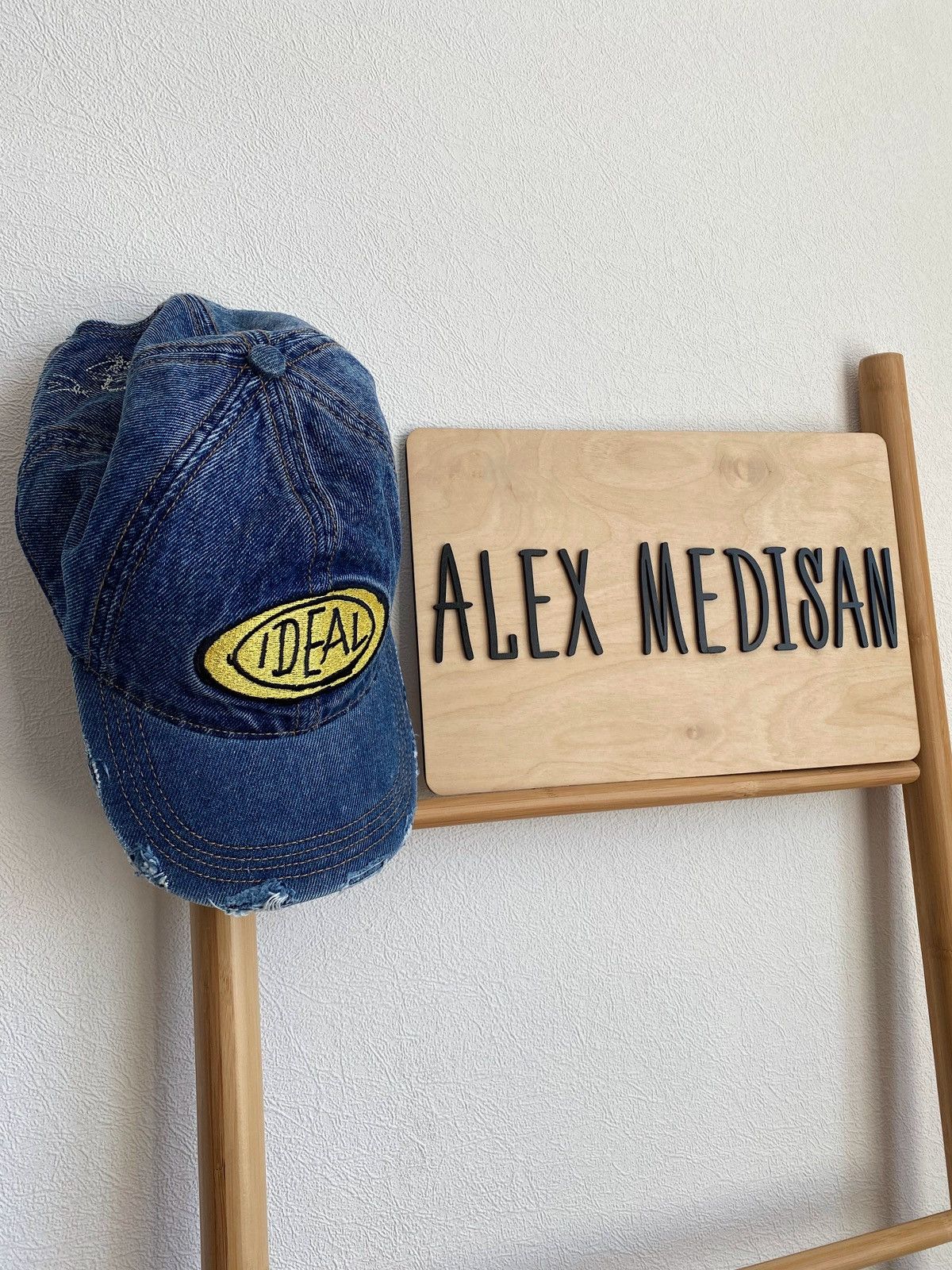 H&M × Jean-Michel Basquiat × Who Decides War WHO DECIDES WAR x BASQUIAT x H&M EMBROIDERED-MOTIF DENIM CAP Size ONE SIZE - 12 Thumbnail