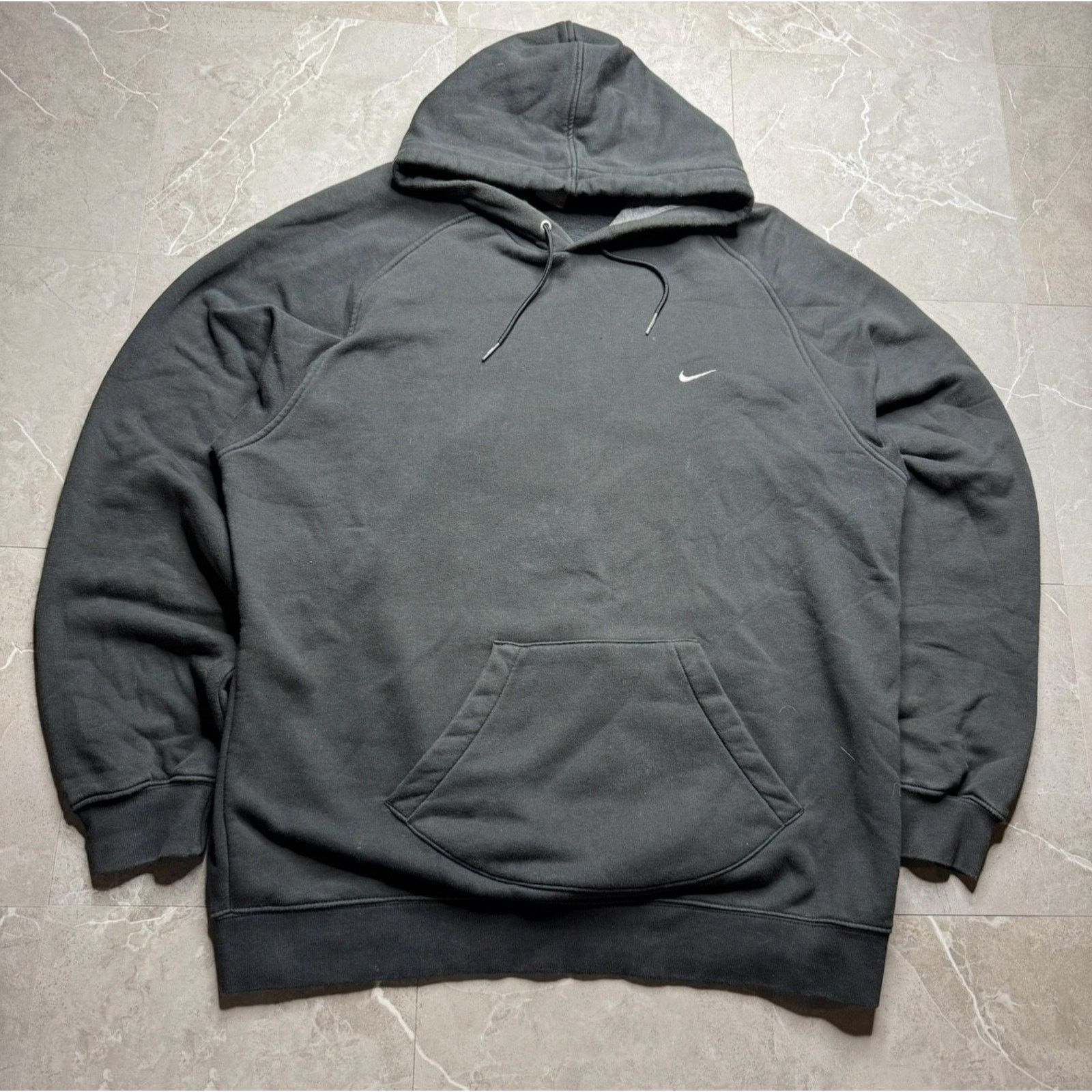 Nike Vintage Nike Black Mini Swoosh Silver Bar Tag Hoodie 2XL Size US XXL / EU 58 / 5 - 2 Thumbnail