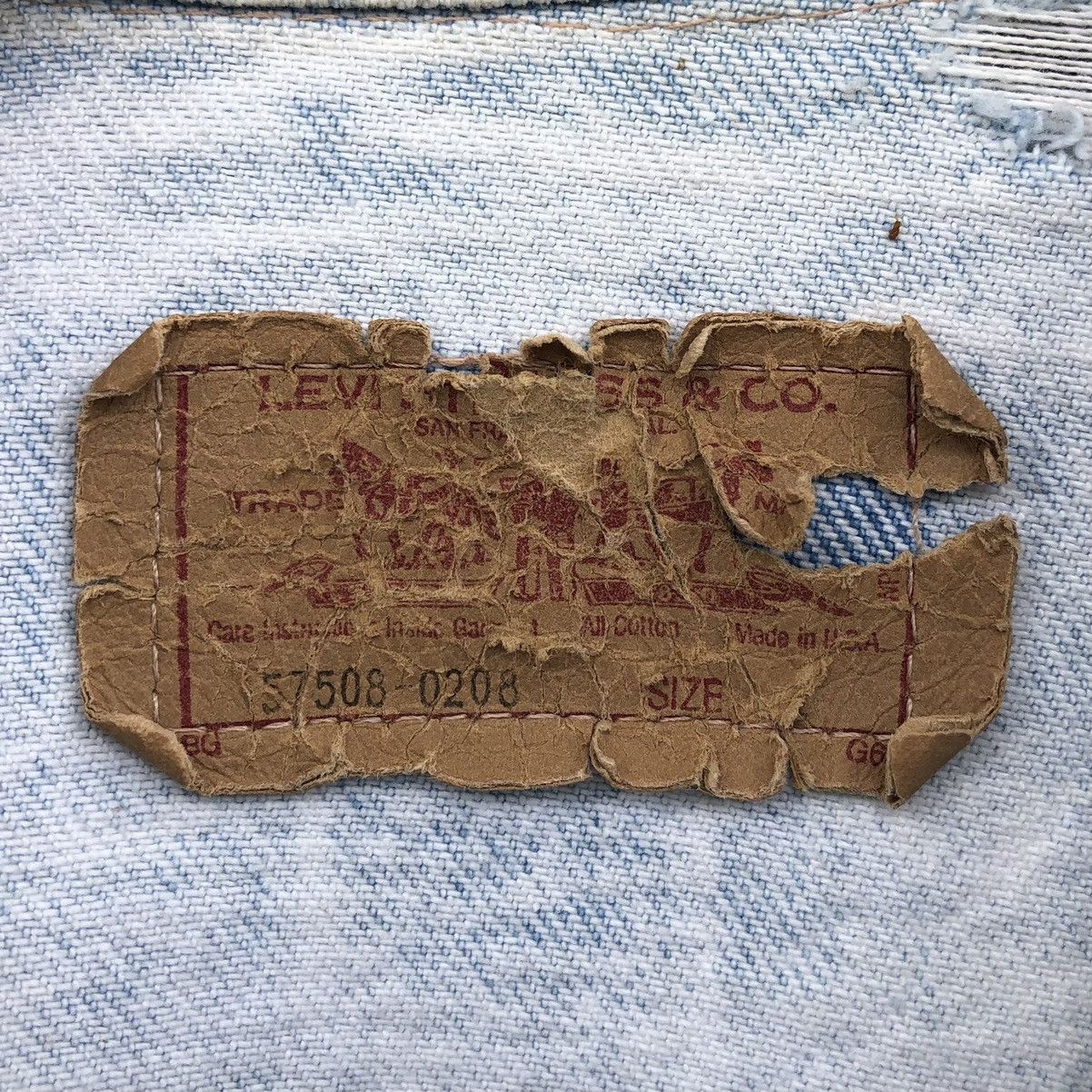 Levi's VTG Levis Light Wash Blue Denim Distressed Trucker jacket Size US M / EU 48-50 / 2 - 22 Thumbnail