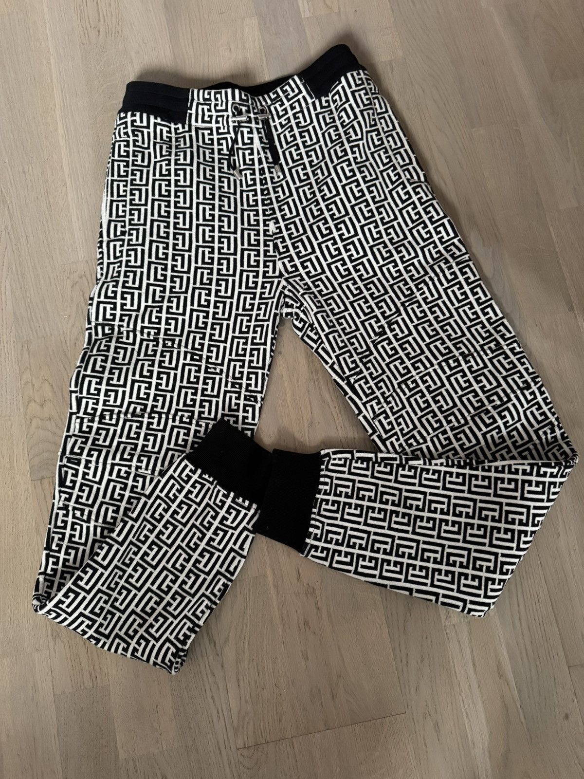 Balmain BALMAIN joggers sz S SEE REAL TAPE MEASUREMENTS IN PHOTOS Size US 29 - 1 Thumbnail