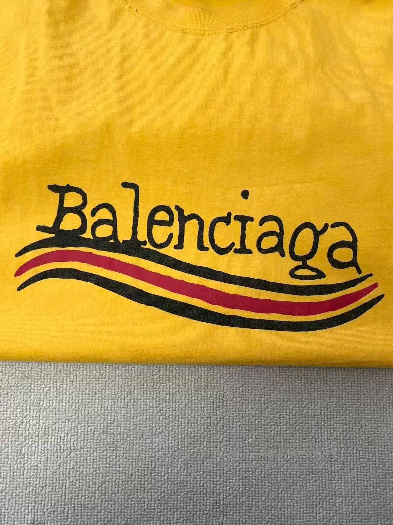 Balenciaga Balenciaga Logo Print Crewneck Short-Sleeve Tee. Size XS / US 0-2 / IT 36-38 - 3 Thumbnail