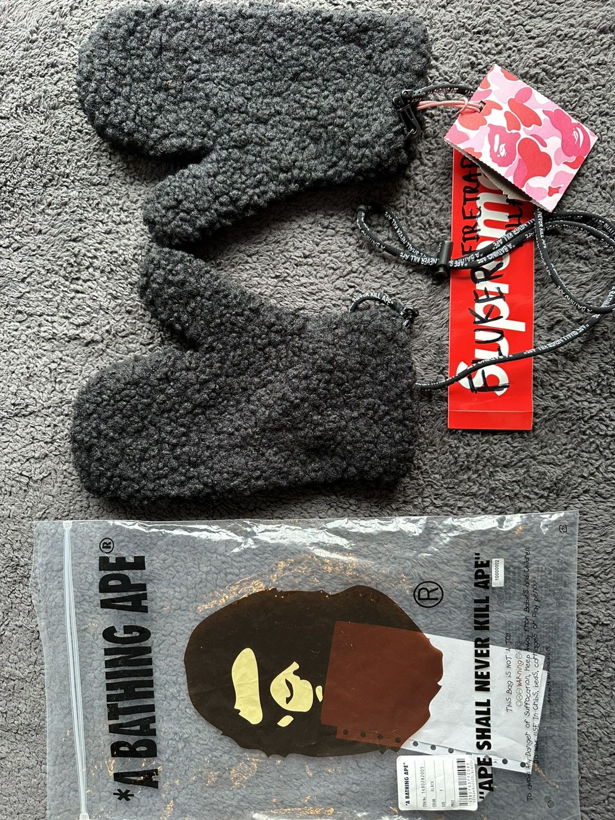 Bape BAPE Shark Boa Mittens Size ONE SIZE - 7 Thumbnail