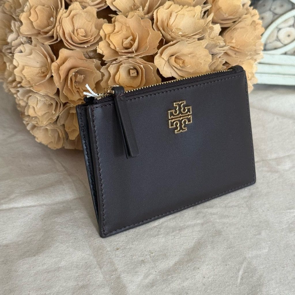 Tory Burch NWT TORY BURCH BRITTEN SOFT ZIP CARD CASE DARK MAHOGANY Size ONE SIZE - 5 Thumbnail