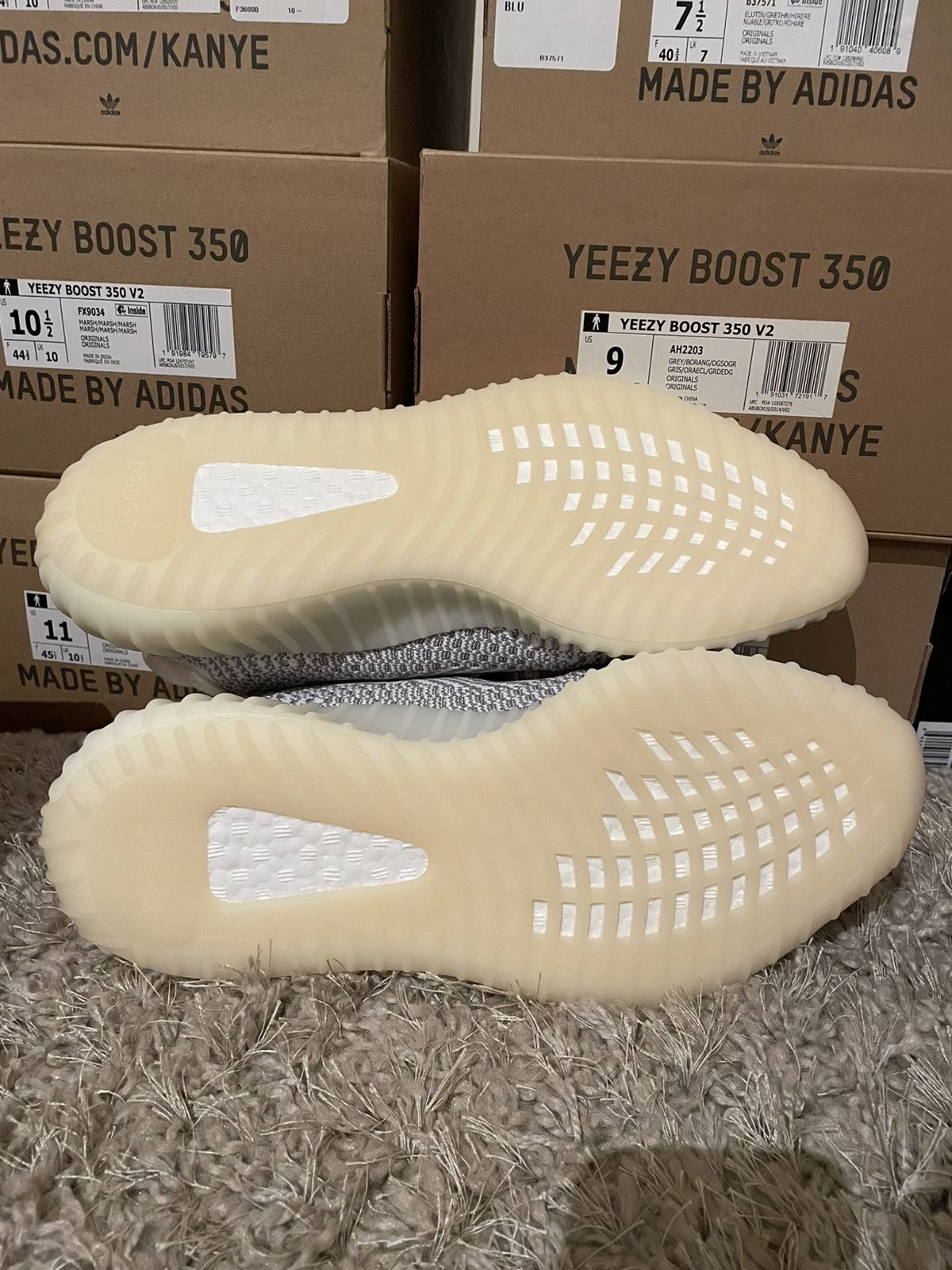 Yeezy Yeezy 350 V2 Static Non-Reflective Size US 10 / EU 43 - 7 Thumbnail