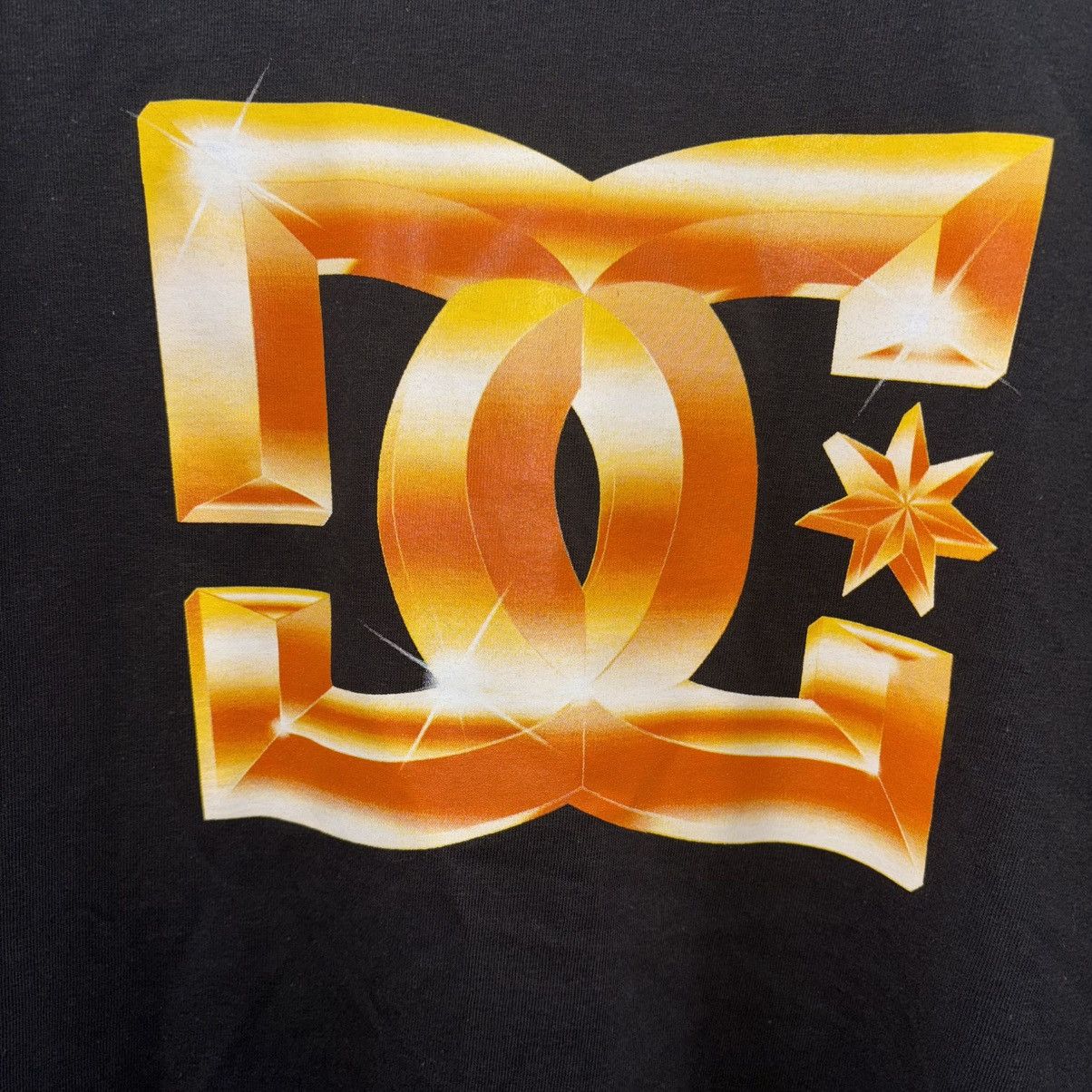 DC DC Shoes Tee Gold big logo Size US L / EU 52-54 / 3 - 2 Thumbnail