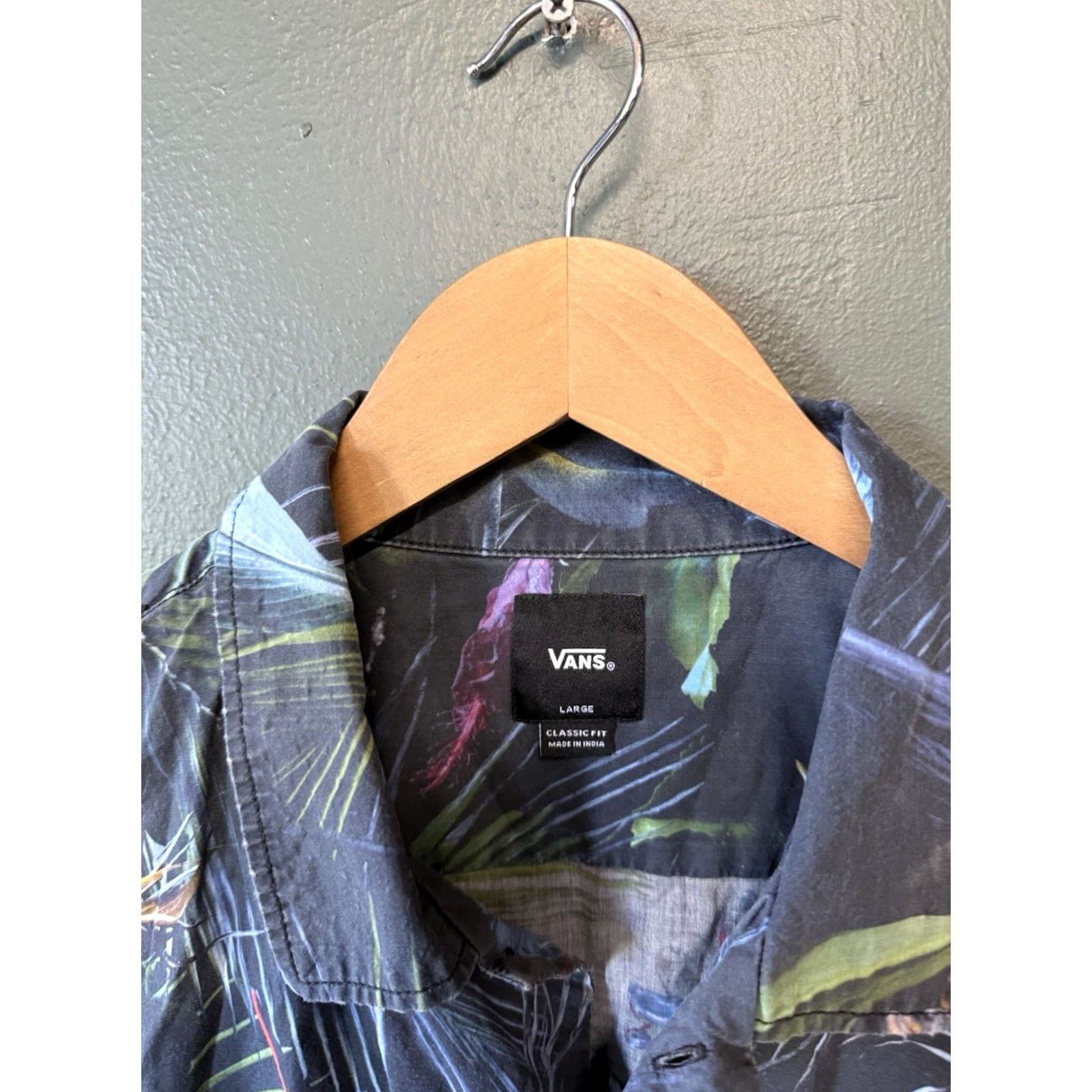 Vans Vans Mens Black Short Sleeve Floral Pattern Button Up Shirt Size Large Size US L / EU 52-54 / 3 - 3 Thumbnail