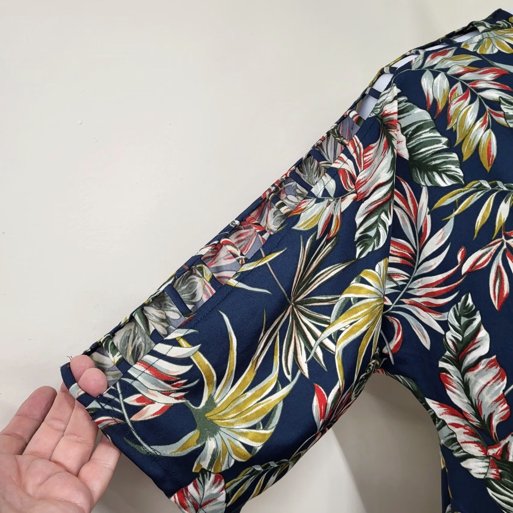 Vintage PERCEPTION CONCEPT Blouse Womens XL Blue Tropical Flower Cut Out Sleeves Floral Pattern 3/4 Sleeve Size XL / US 12-14 / IT 48-50 - 6 Thumbnail