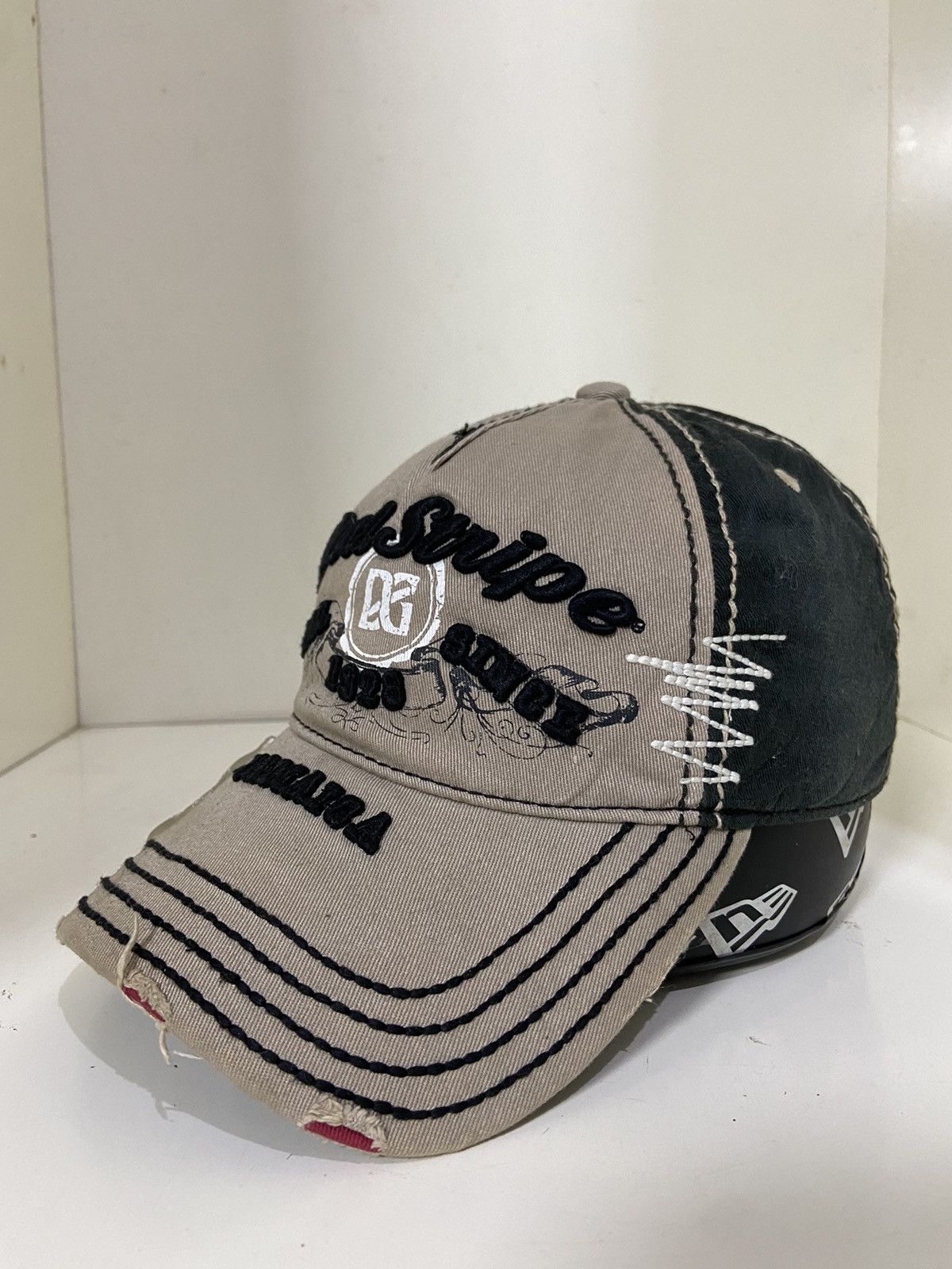 Vintage Vintage red stripe distreseed hat with drink bottle opener Size ONE SIZE - 3 Thumbnail