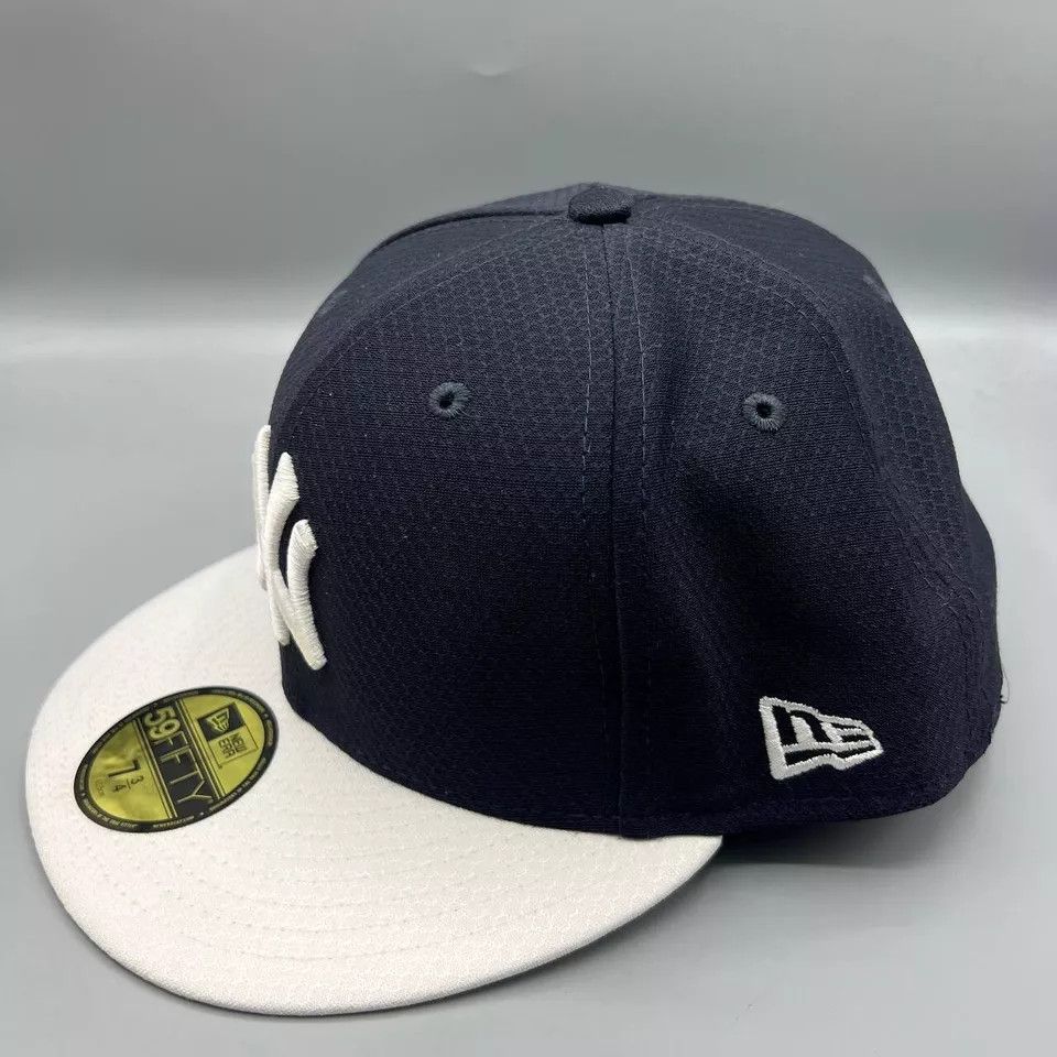 New Era New York Yankees Hat Men 7 3/4 Black White Fitted Cap New Size ONE SIZE - 2 Thumbnail