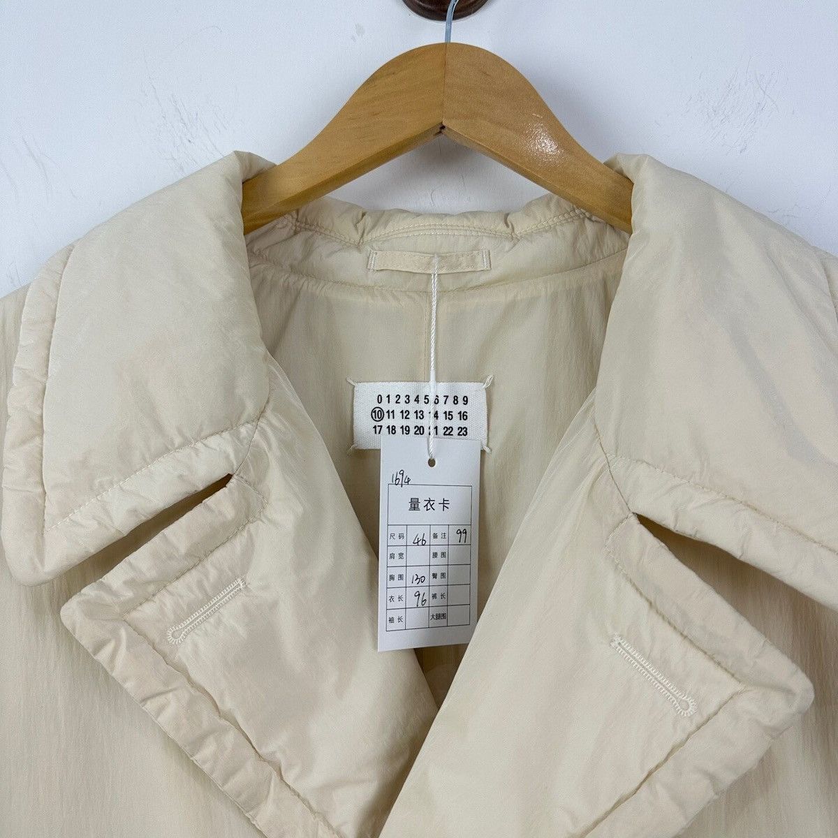 Maison Margiela Maison Margiela 10 ivory oversized down trench coat Size US L / EU 52-54 / 3 - 3 Thumbnail