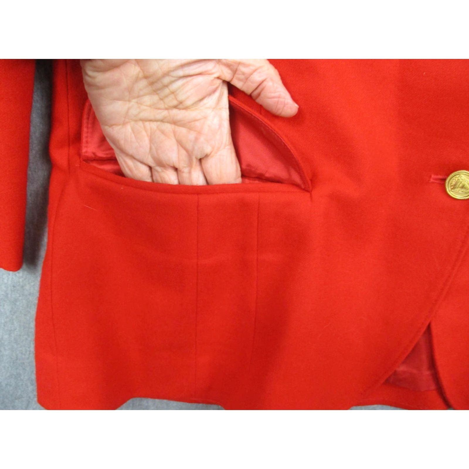 Pendleton VINTAGE Pendleton Blazer Womens 18 Red Wool Gold Buttons Pockets Made USA 70s Jacket Womens Red Wool Blazer 70s Vintage Cheap Shipping Size XXL / US 16-18 / IT 52-54 - 4 Thumbnail