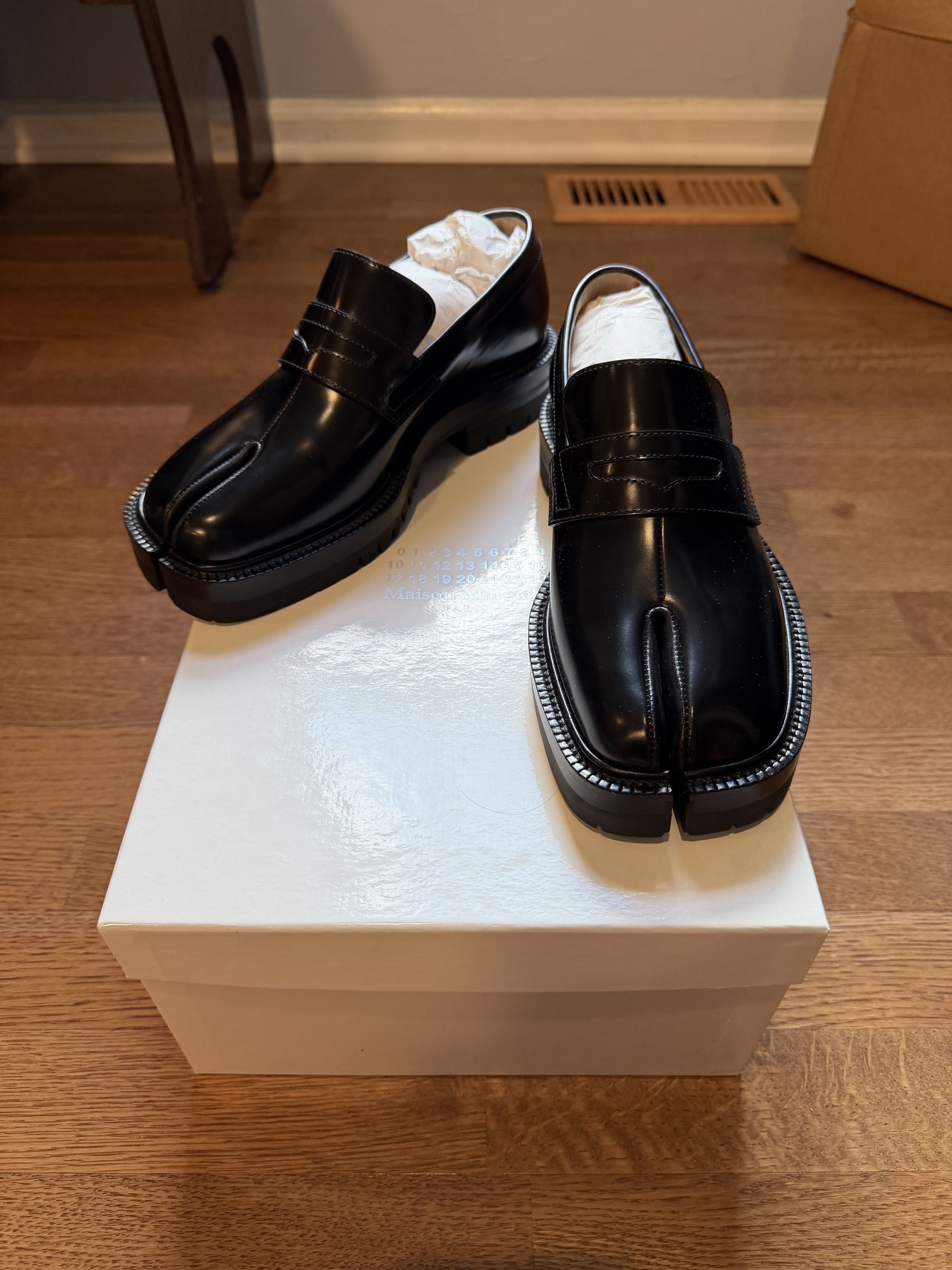 Maison Margiela Women's Black Tabi Loafers Size US 7 / IT 37 - 5 Thumbnail