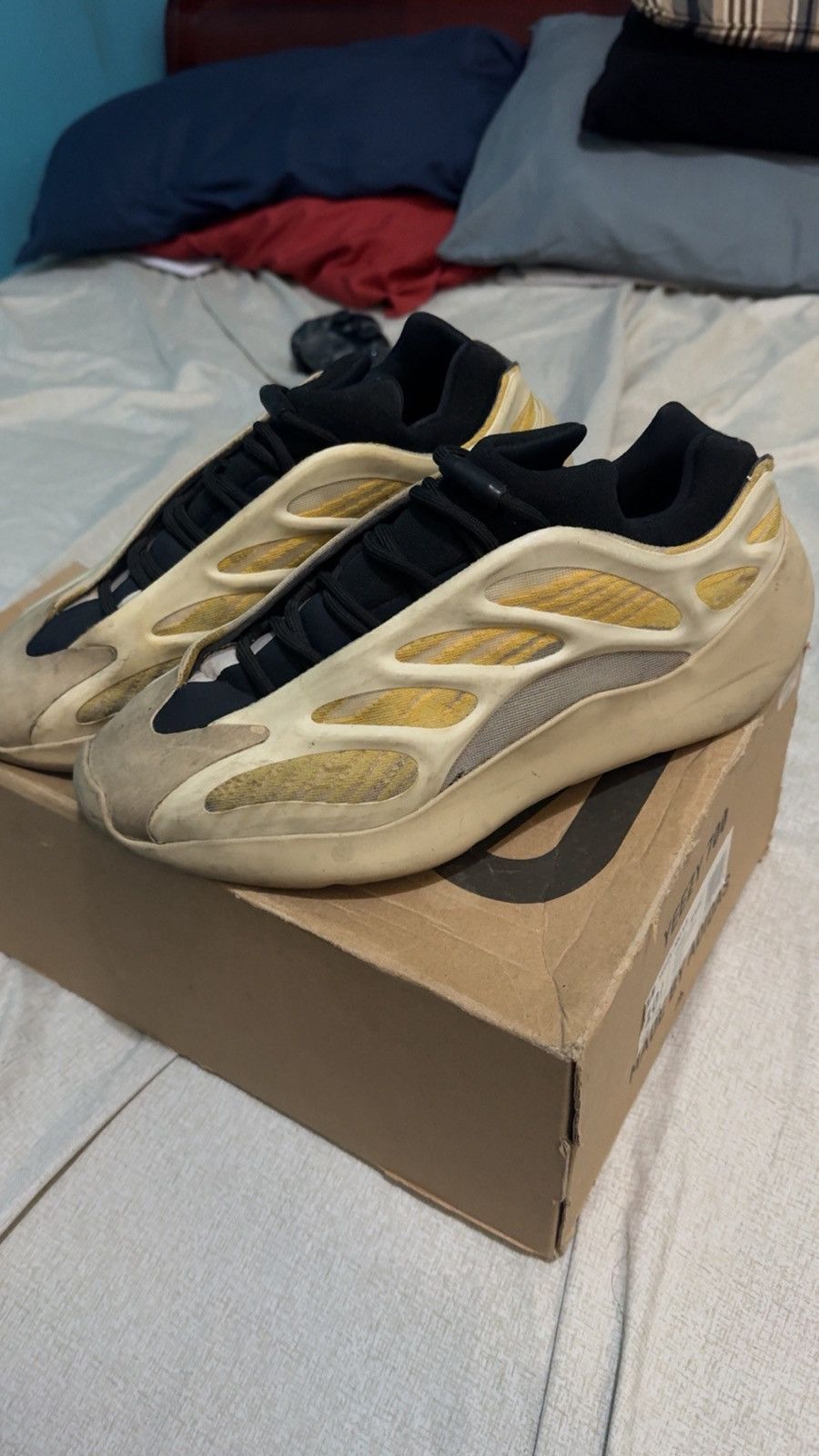 Yeezy “Sailflower”700