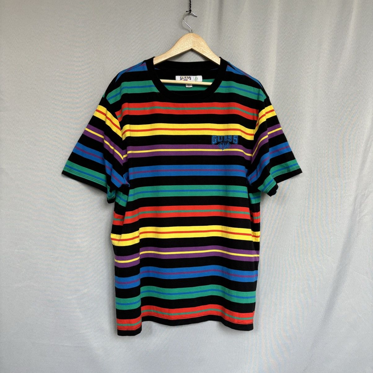 Guess Guess multicolor rare tee t-shirt xl streetwear Size US XL / EU 56 / 4 - 1 Thumbnail