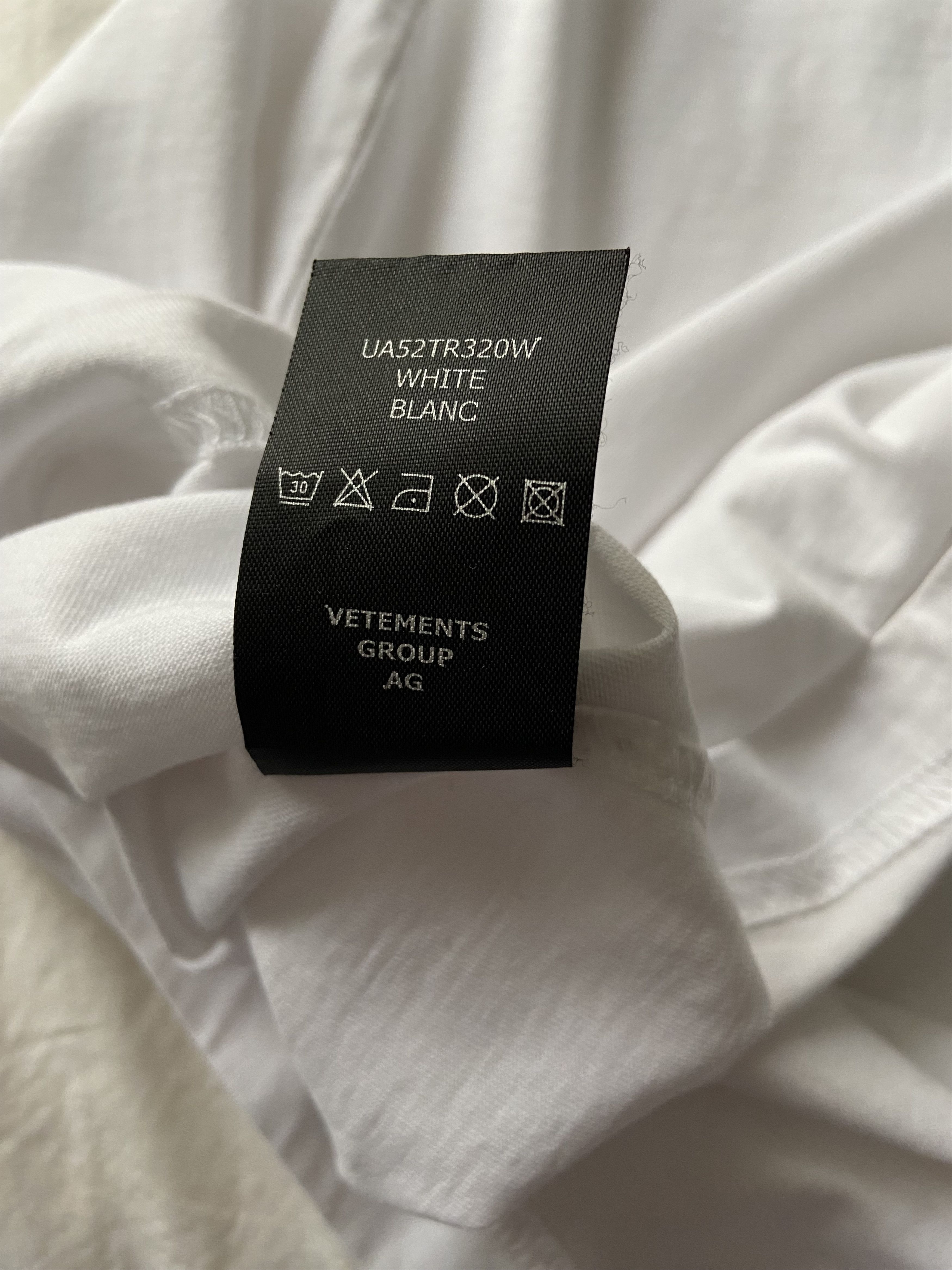 Vetements Vetements Unicorn Tshirt Size US S / EU 44-46 / 1 - 9 Thumbnail
