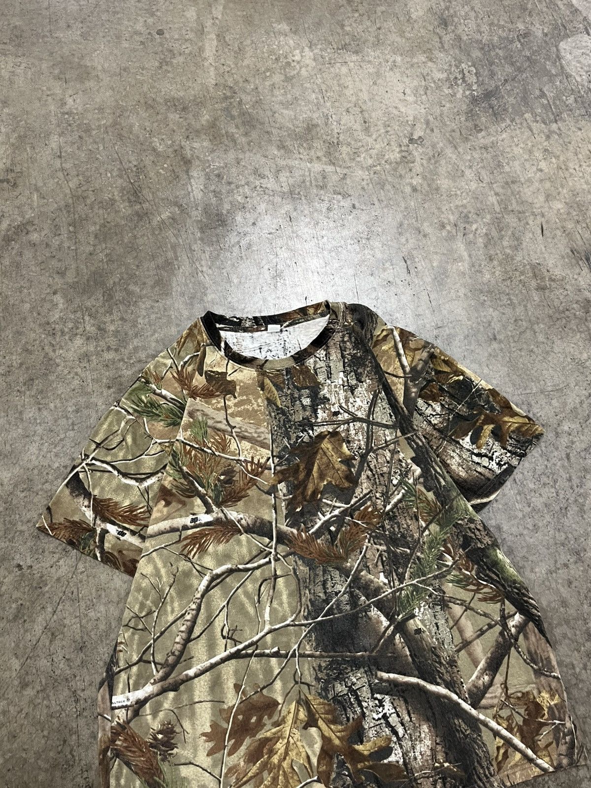 Carhartt × Realtree × Vintage Realtree camo vintage boxy fit tee shirt hype rare skater Size US XL / EU 56 / 4 - 7 Thumbnail