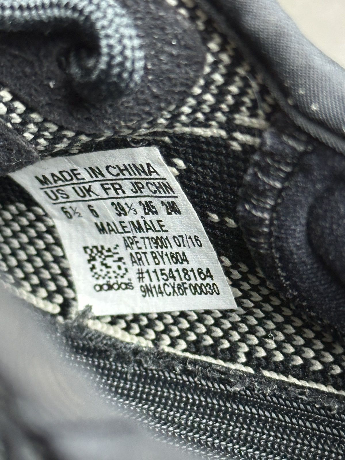 Adidas × Designer Adidas Yeezy Boost 350 V2 Core Black/White “Oreo” Size US 9.5 / IT 39.5 - 7 Thumbnail