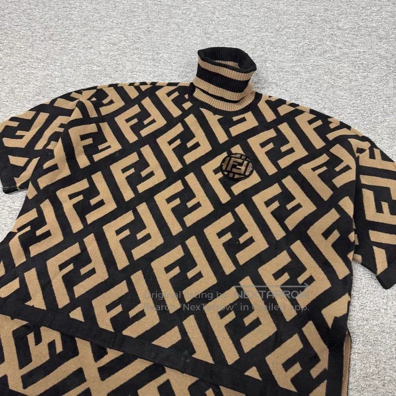 Fendi Fendi Embroidered vintage print cashmere poncho sweater Size XS / US 0-2 / IT 36-38 - 3 Thumbnail