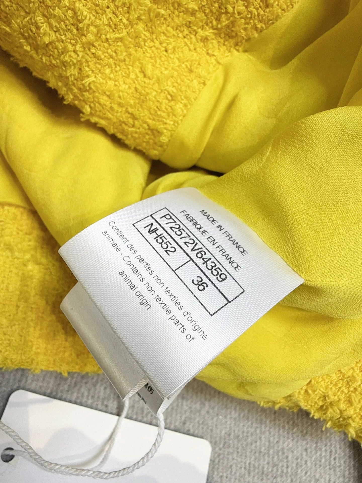 Chanel Chanel 22SS Lemon Yellow Tweed Agate Button Short Jacket 36 Size XS / US 0-2 / IT 36-38 - 6 Thumbnail