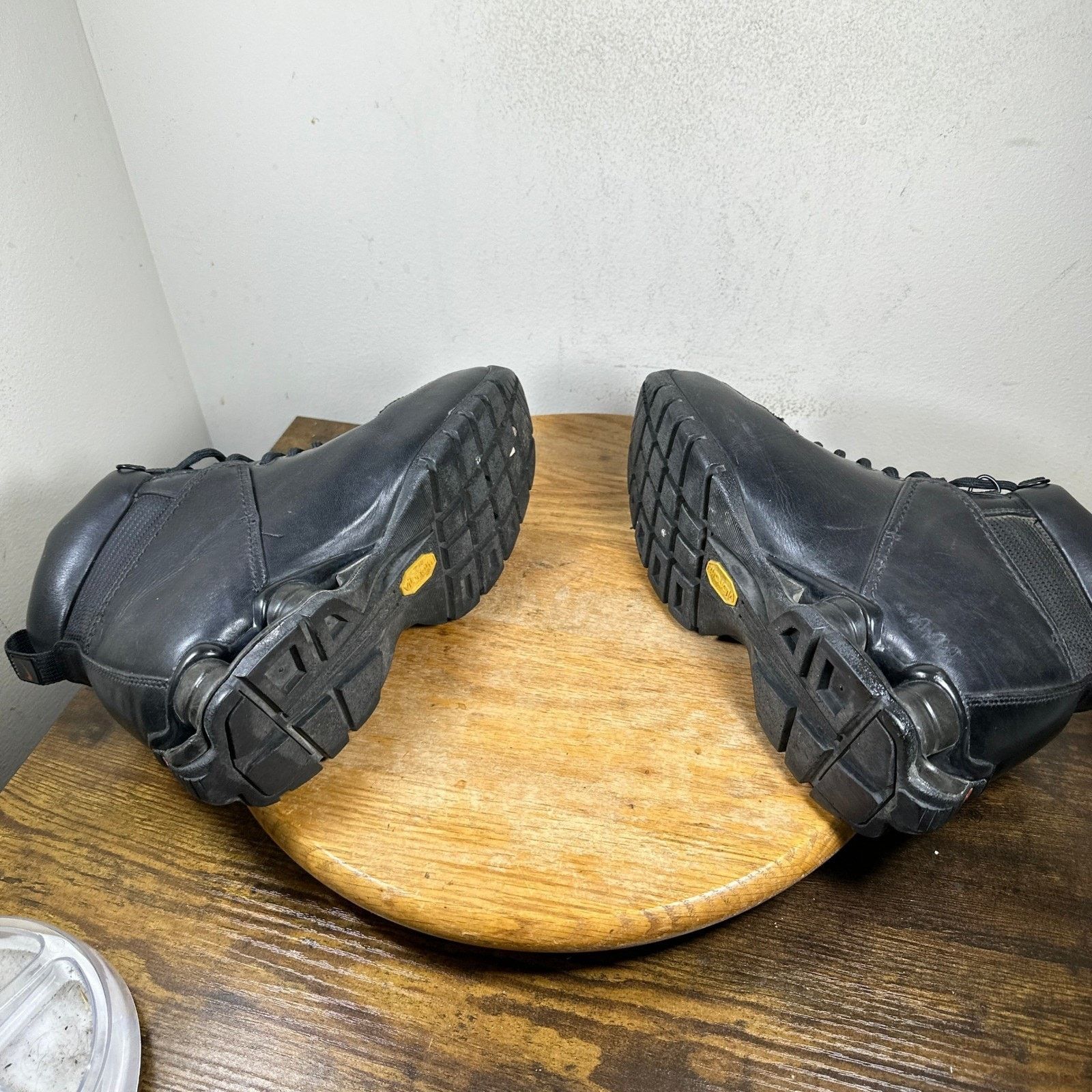 Nike Nike Shox Neo Mens Black Leather Boots Size 7 308659-016 Size US 7 / EU 40 - 12 Thumbnail