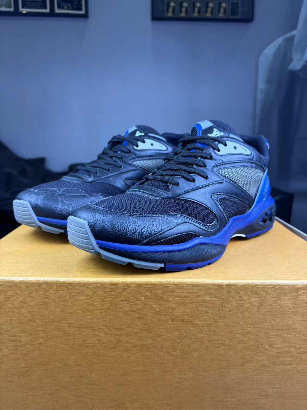 Louis Vuitton Louis Vuitton Running Blue Lowtop Sneakers 42 Men Size US 9 / EU 42 - 1 Thumbnail