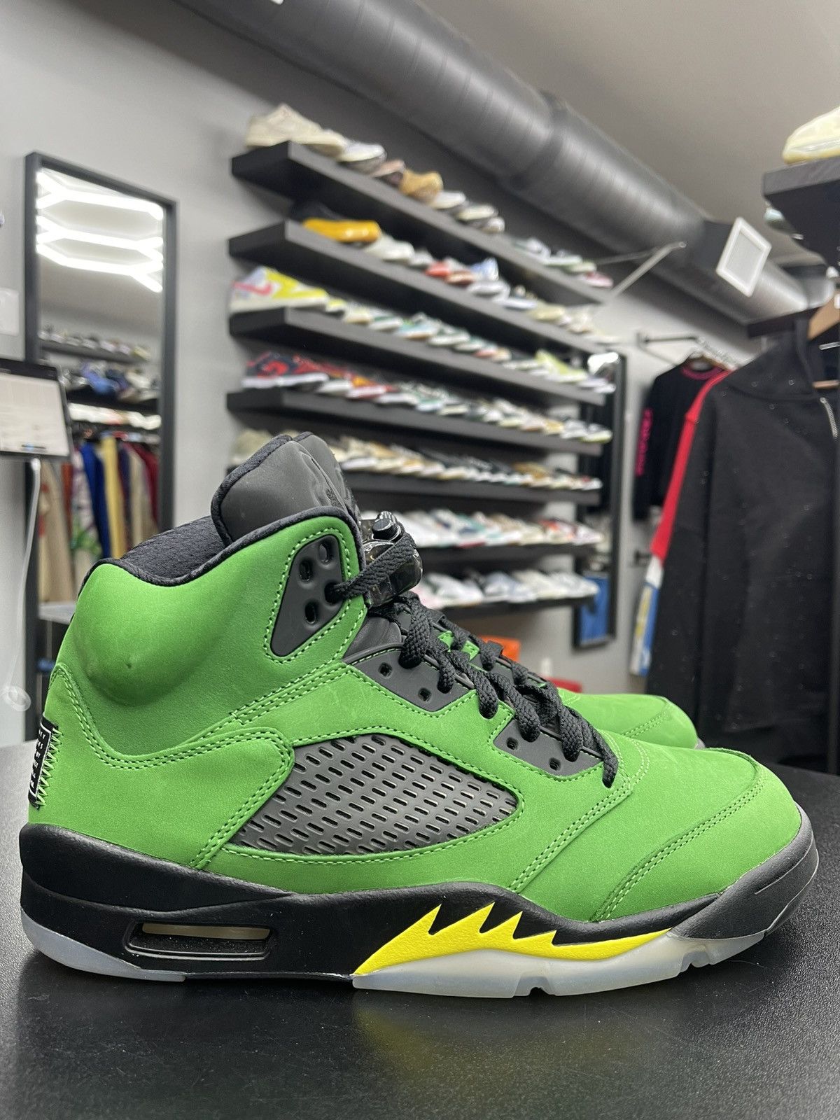 Jordan Brand Size 9 - Jordan 5 Retro SE Oregon Gently Used Size US 9 / EU 42 - 1 Thumbnail
