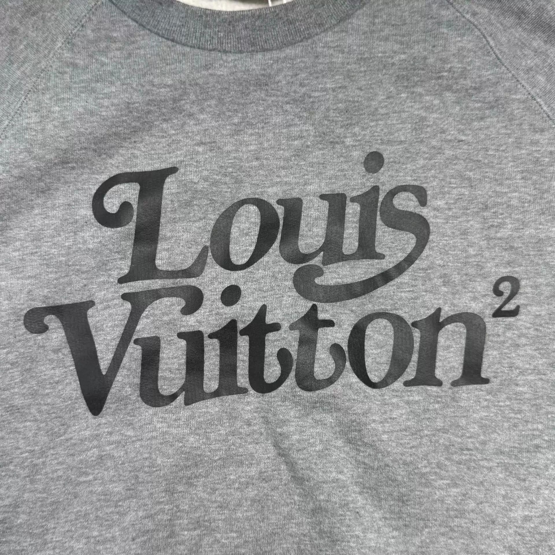 Louis Vuitton LV Gray Cotton Long-Sleeve Sweatshirt M Size US M / EU 48-50 / 2 - 9 Thumbnail