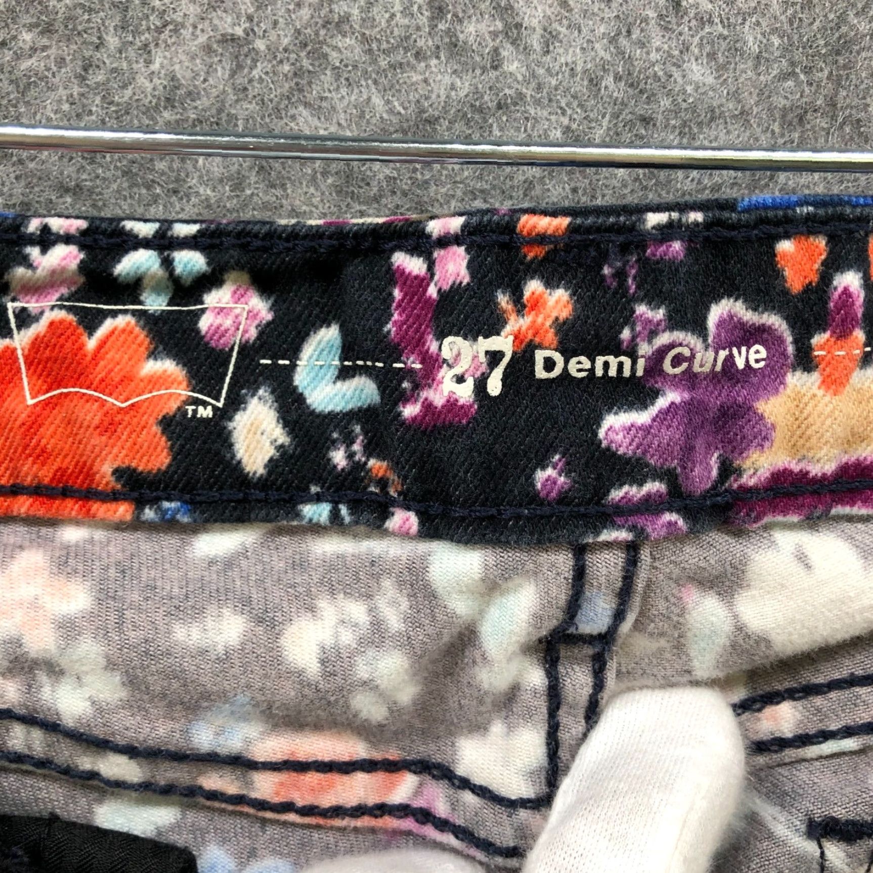 Levi's Levi's Demi Curve Skinny Jeans Women 27 Multicolor Floral Low Rise Denim Stretch Size 27" / US 4 / IT 40 - 6 Thumbnail