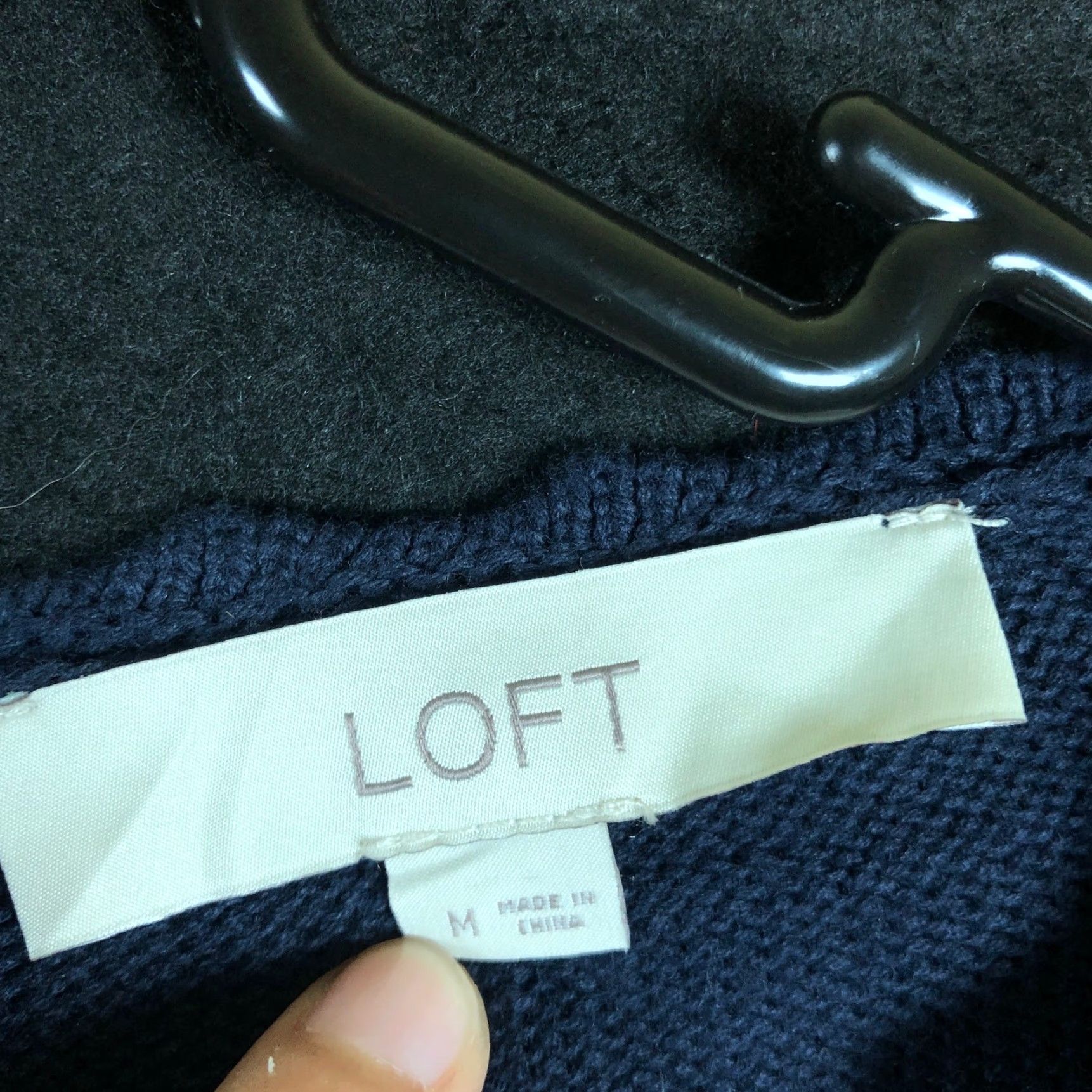 Loft LOFT Navy Crew Neck Long Sleeve Key Hole Back Medium Womens Sweater Size M / US 6-8 / IT 42-44 - 6 Thumbnail