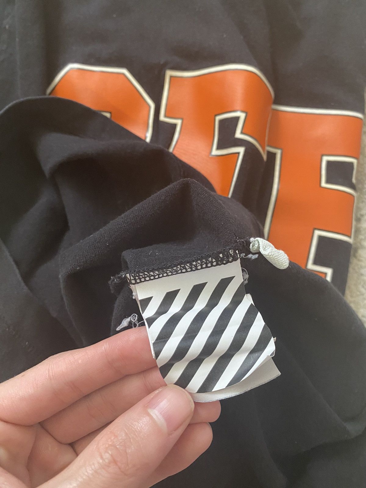 Off-White "OFF" Mens Logo Tee Size US M / EU 48-50 / 2 - 8 Thumbnail