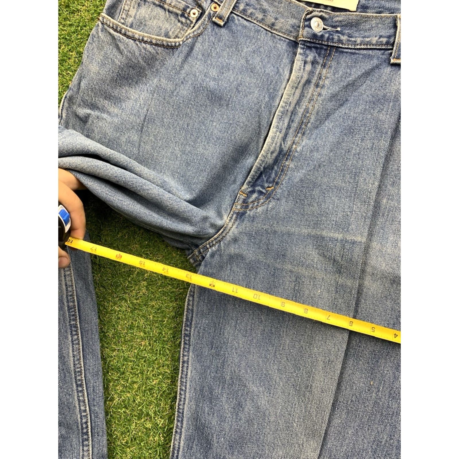 Levi's VINTAGE Levi's 560 Jeans Men's 36x32 Tapered Fit Light Wash Cotton Denim Retro Workwear Size US 36 / EU 52 - 5 Thumbnail