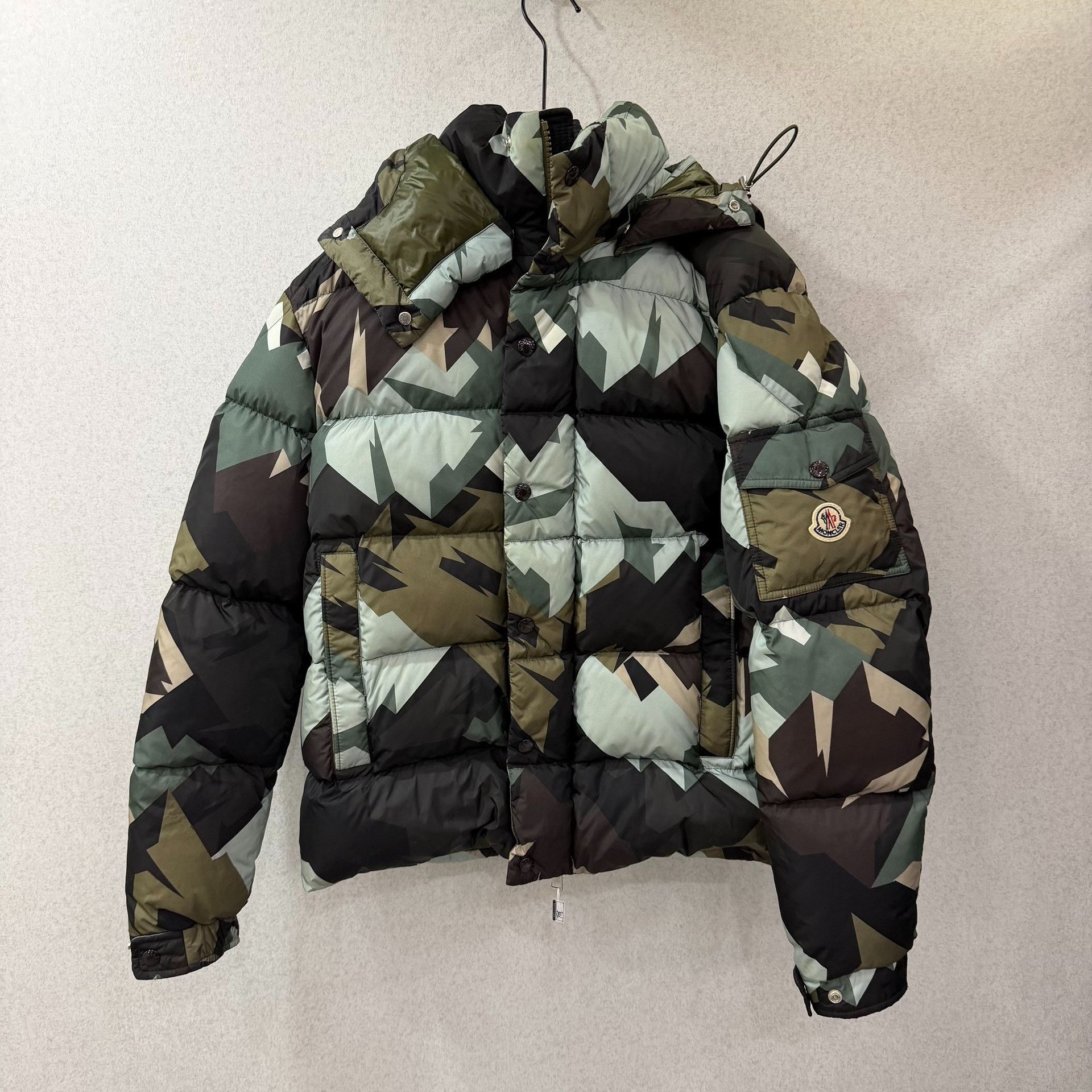 Moncler Moncler Down Camo Heavy Coat xs Men Size US XS / EU 42 / 0 - 1 Thumbnail