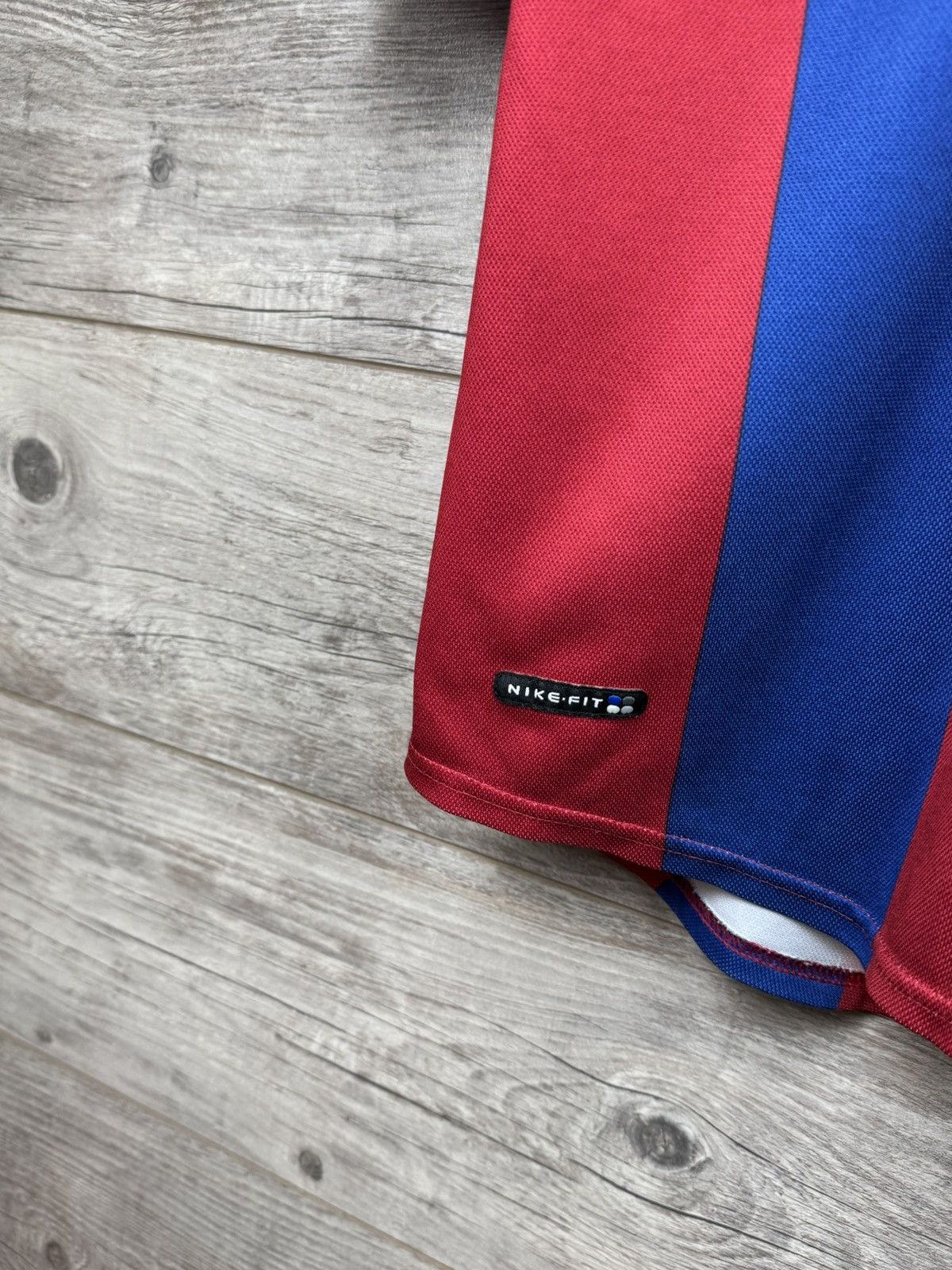 Nike BARCELONA 1998 1999 HOME FOOTBALL NIKE SHIRT SOCCER JERSEY Size US S / EU 44-46 / 1 - 9 Thumbnail